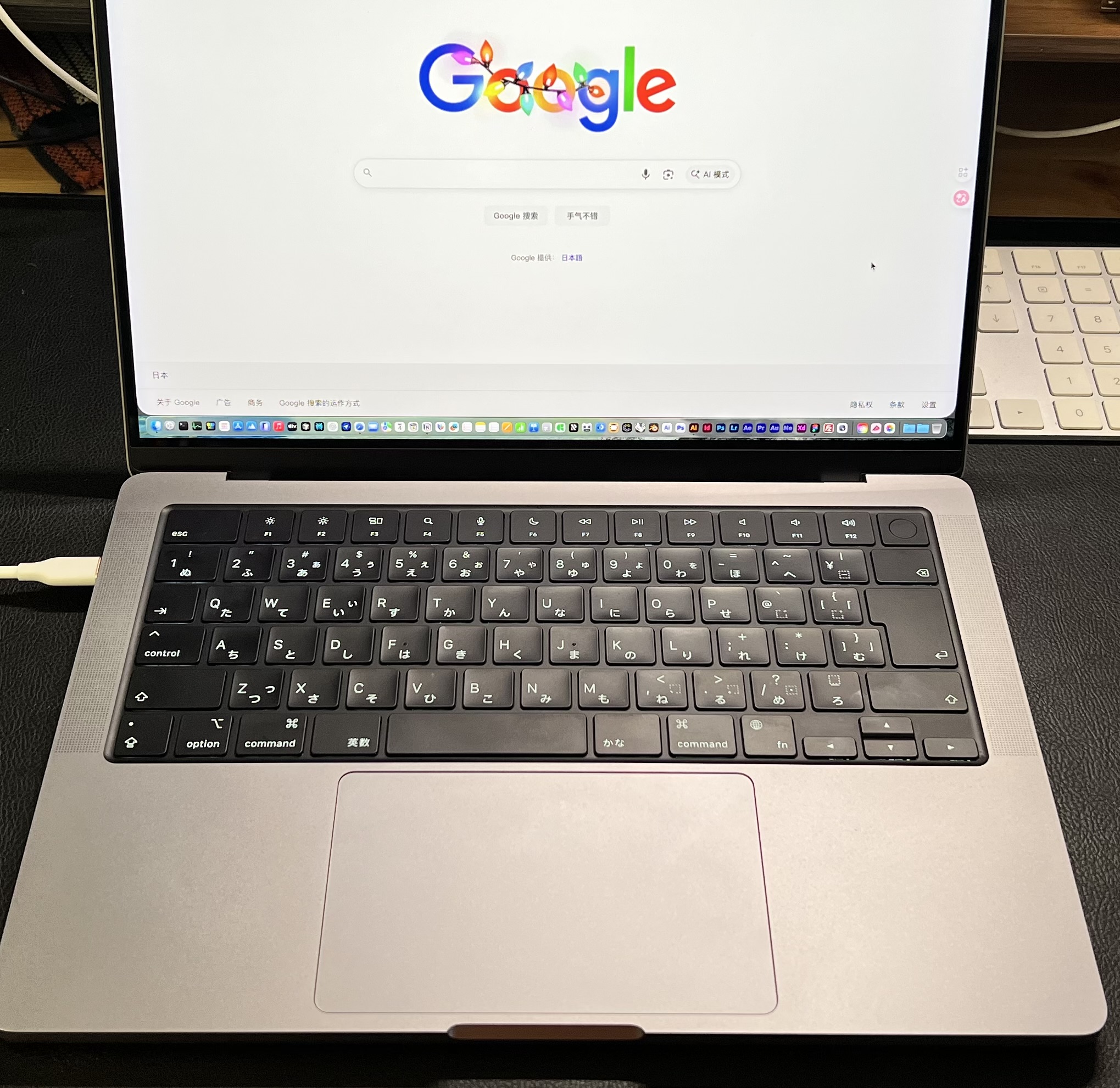 MacBook Pro 14 インチ (2023) - Apple M2 Pro 10-コア と 16-コア GPU