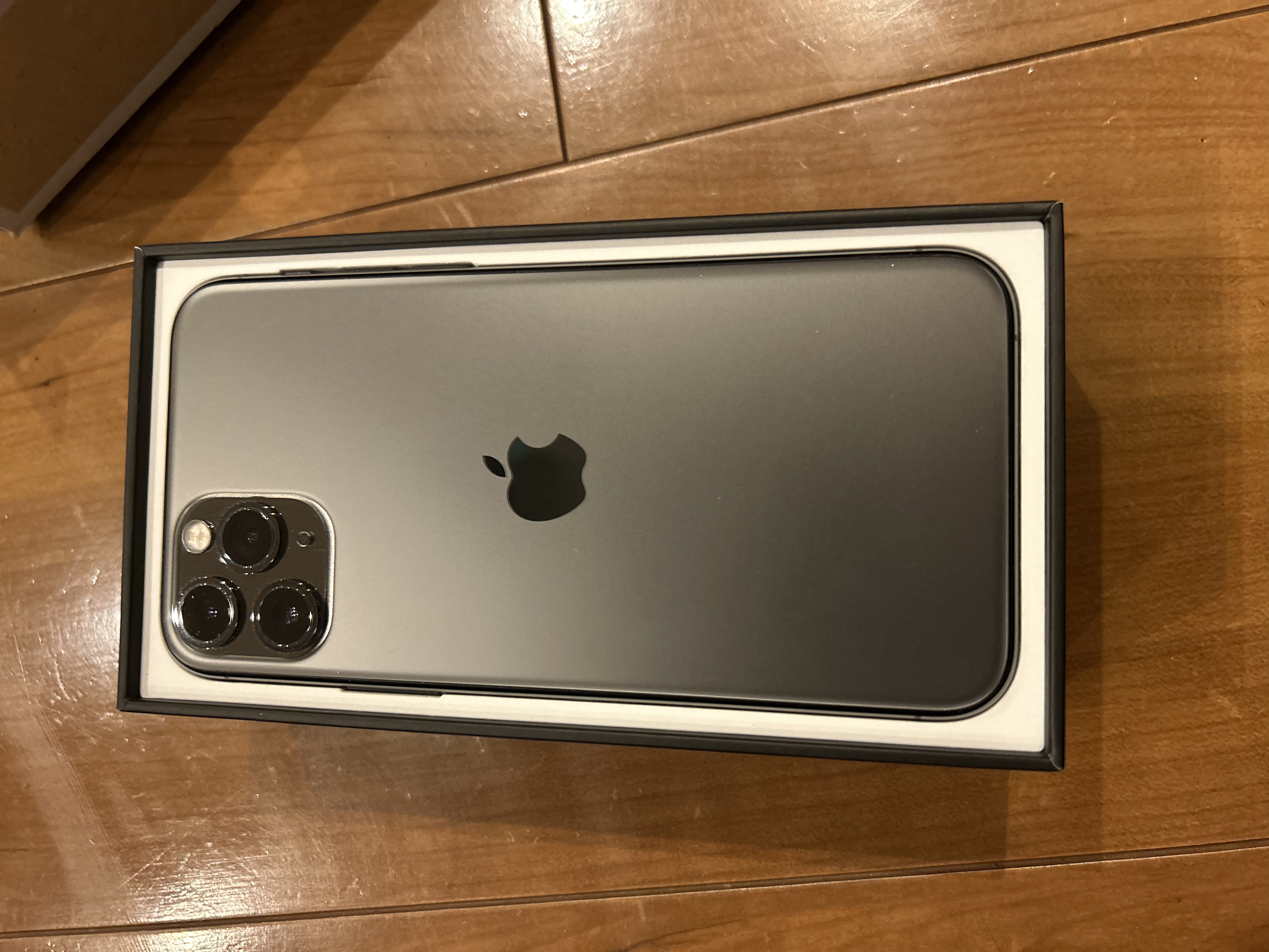 iPhone 11 Pro 512GB - ミッドナイトグリーン - Simフリー 【整備済み