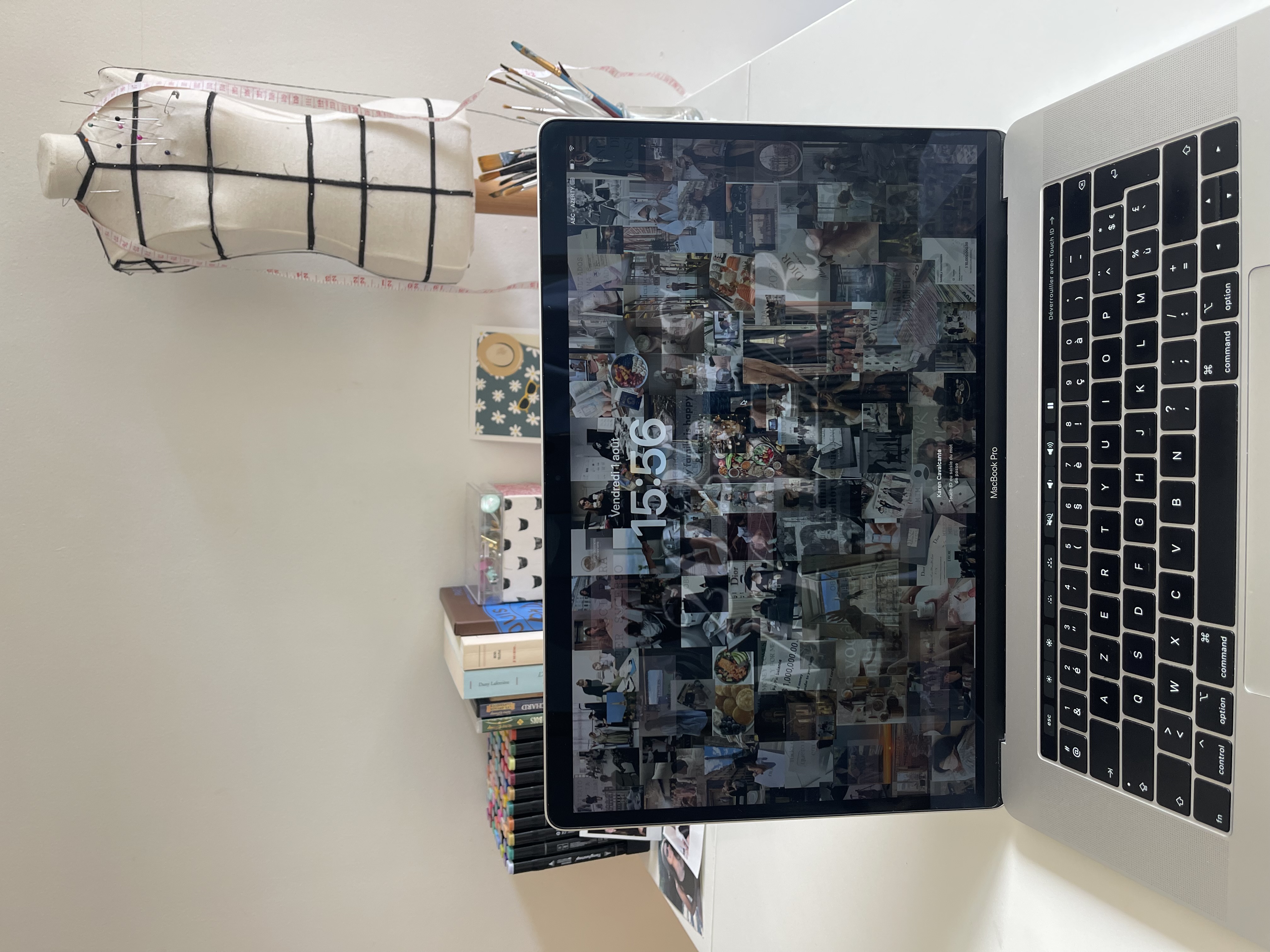 MacBook Pro 15" 2018 - Core I7 2.2GHz - 16Go RAM - 256Go SSD - Silver (Clavier QWERTY IT) - Reconditionné état Correct