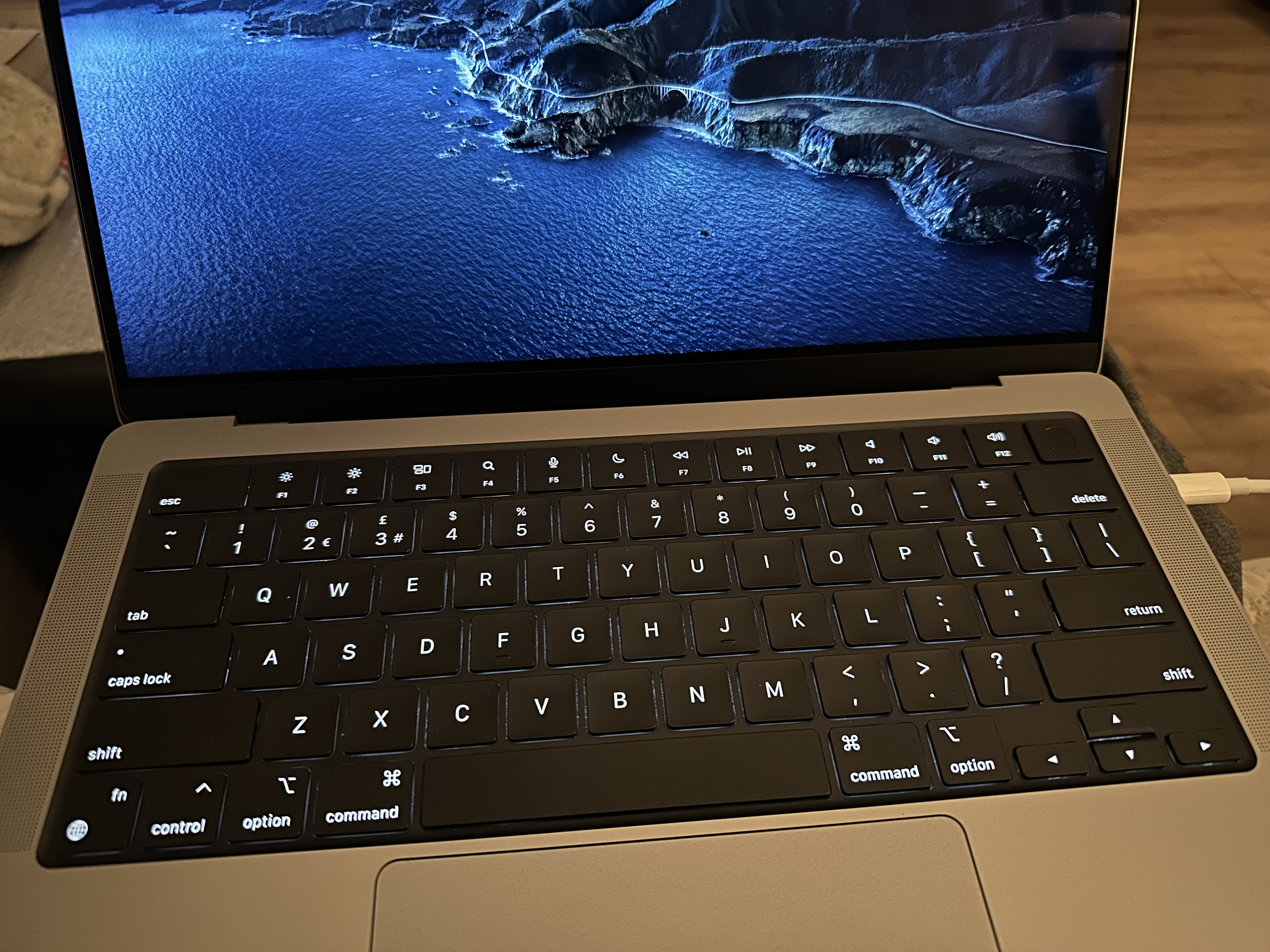 美品 : Macbook Pro 2021 | M1 Pro | 512 GB Apple 2021 MacBook Pro (16