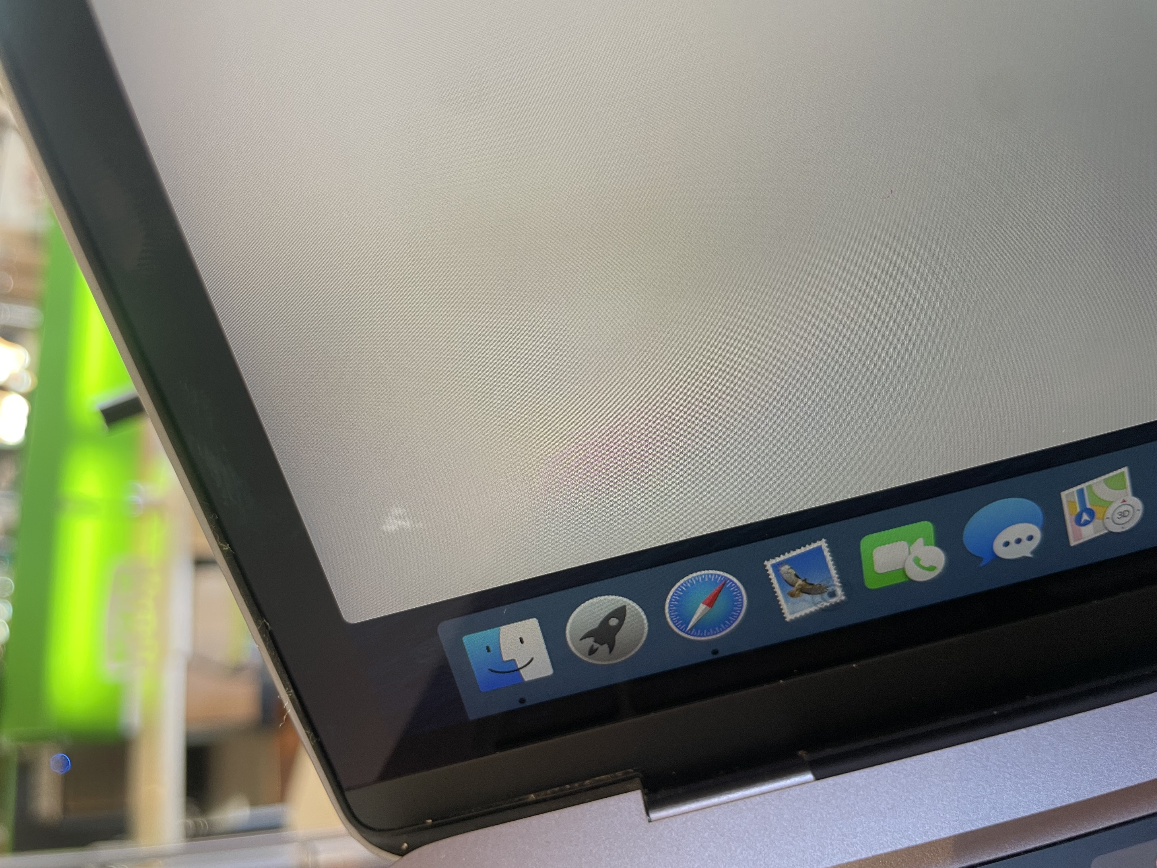 MacBook Pro 13 インチ (2020) シルバー - Core i7 2.3 GHZ - SSD