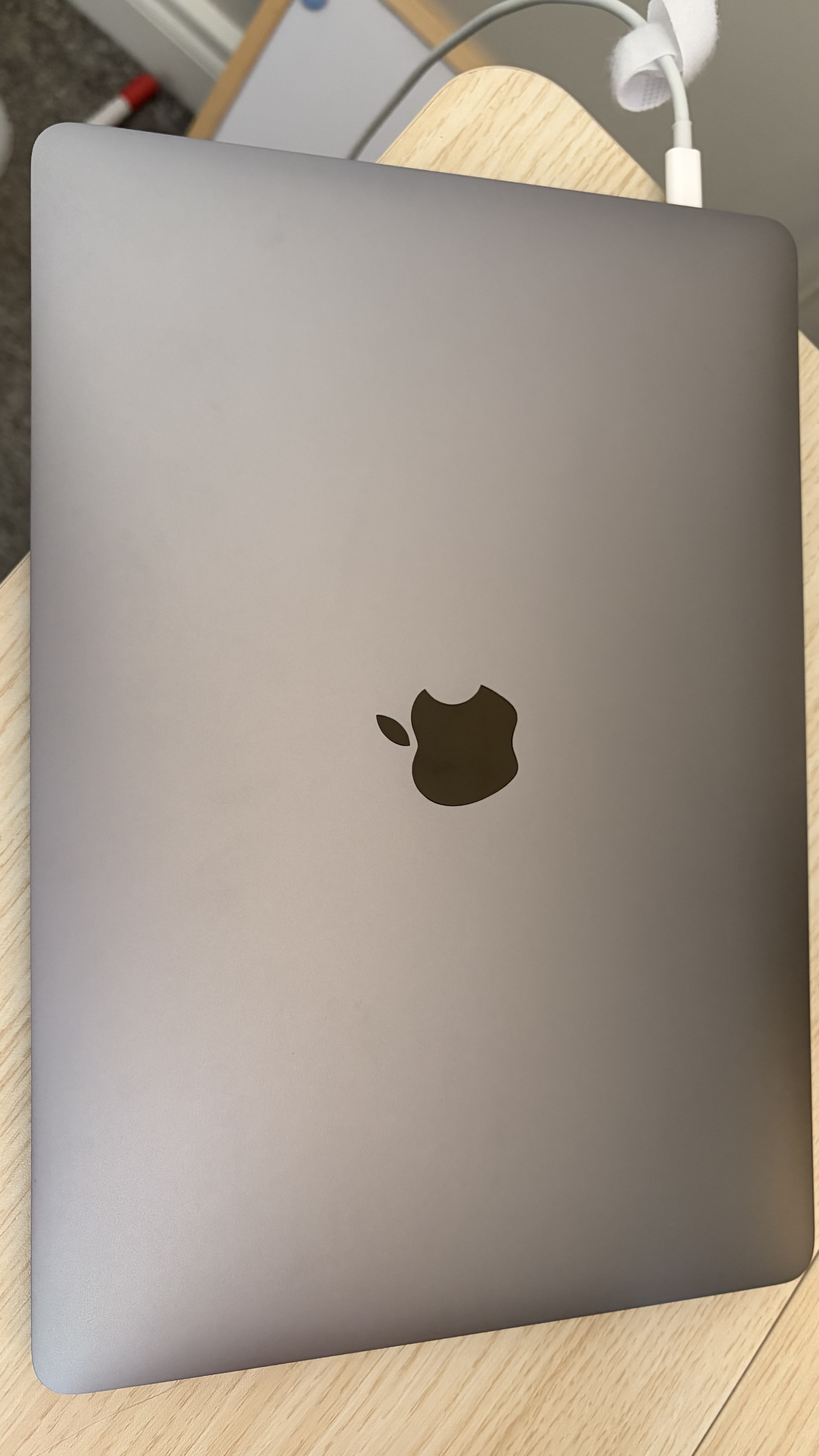 MacBook Pro 13-inch (2020) - Apple M1 8-core and 8-core GPU - 8GB