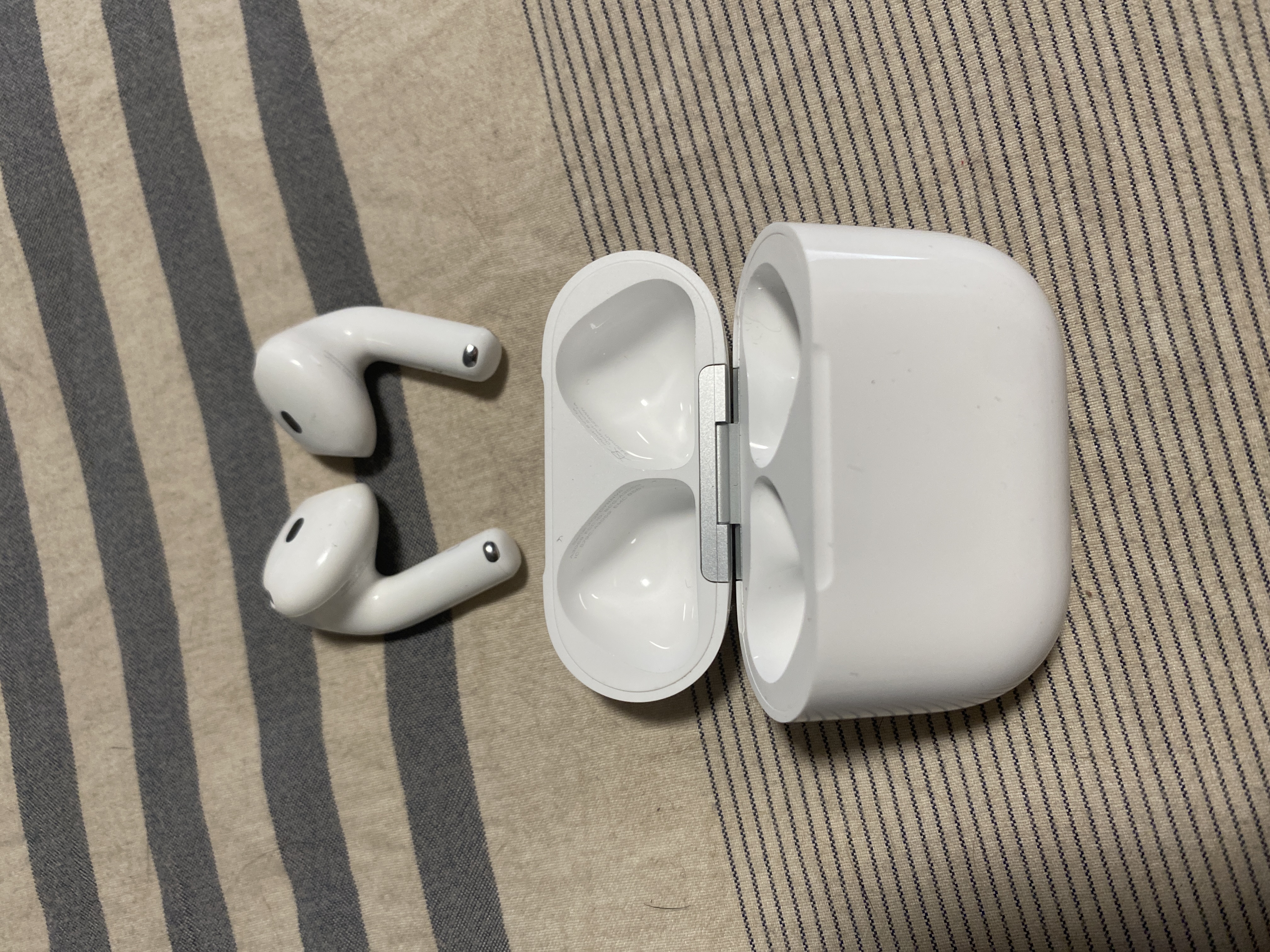 Apple AirPods 4th gen (2024) - Wireless (USB-C) Charging case