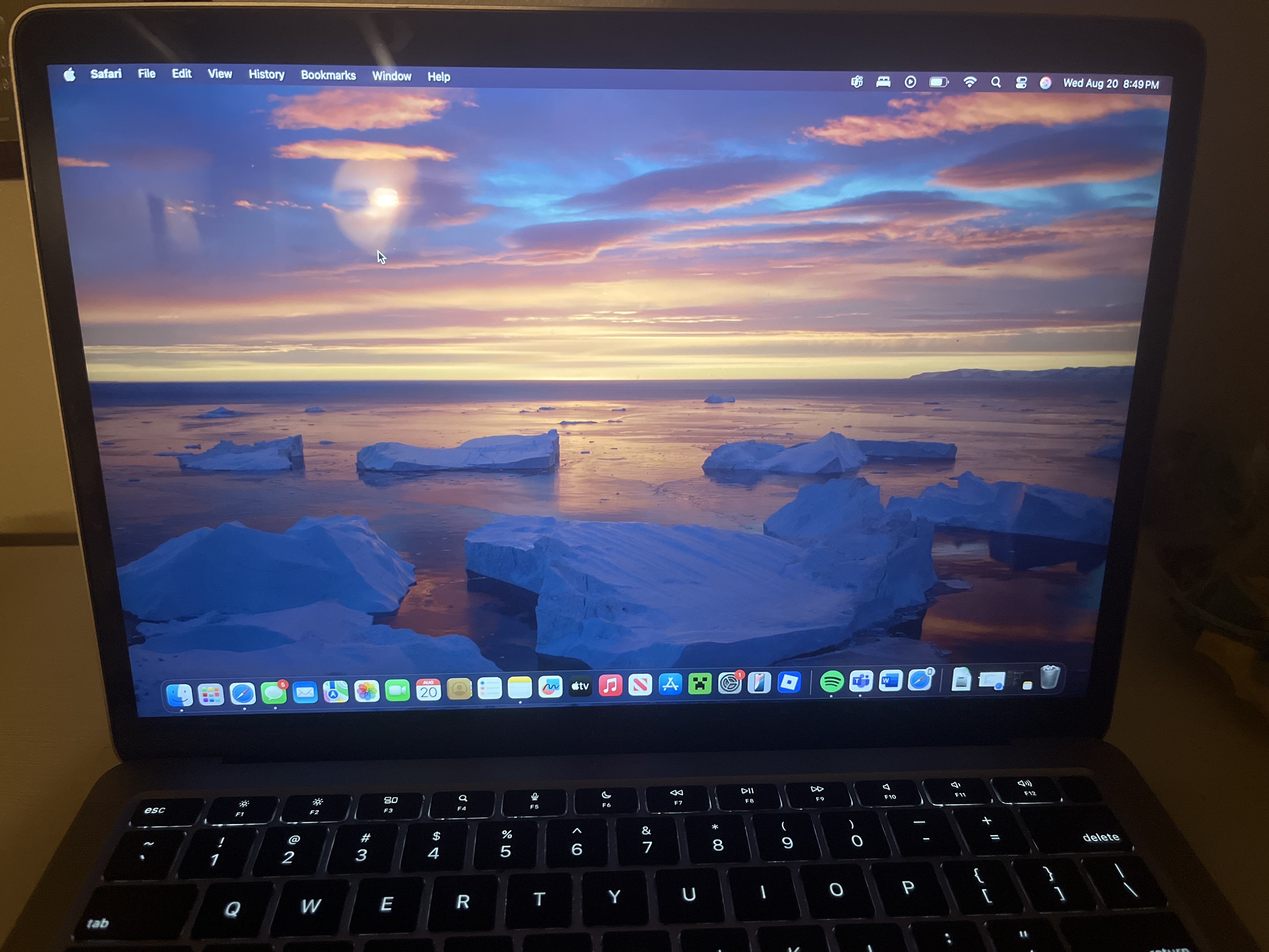 MacBook Air (2020) 13-inch - Apple M1 8-core and 8-core GPU - 16GB
