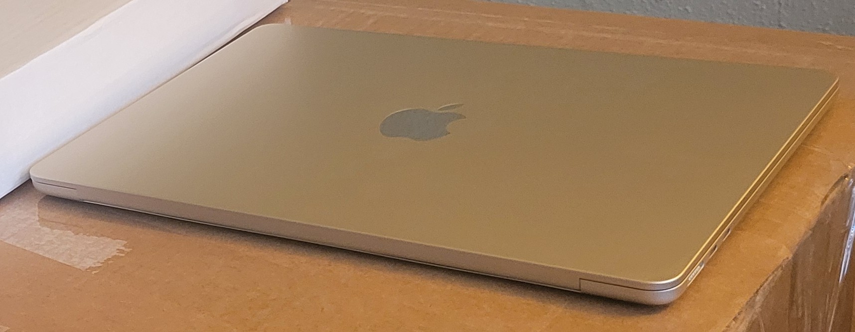 MacBook Air (2022) 13-inch - Apple M2 8-core and 10-core GPU - 8GB