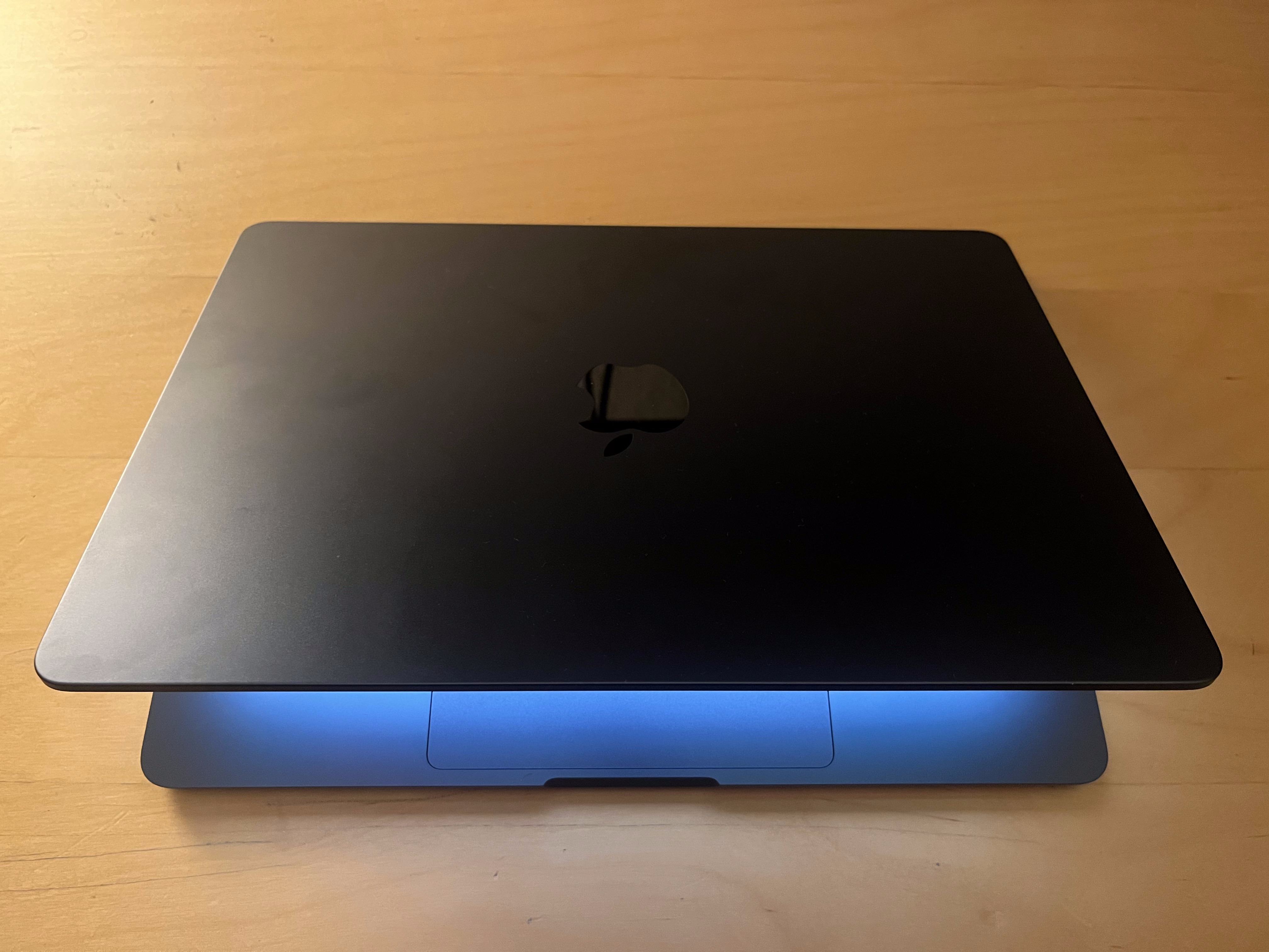 MacBook Air 13-inch (2025) - Apple M4 10-core and 8-core GPU