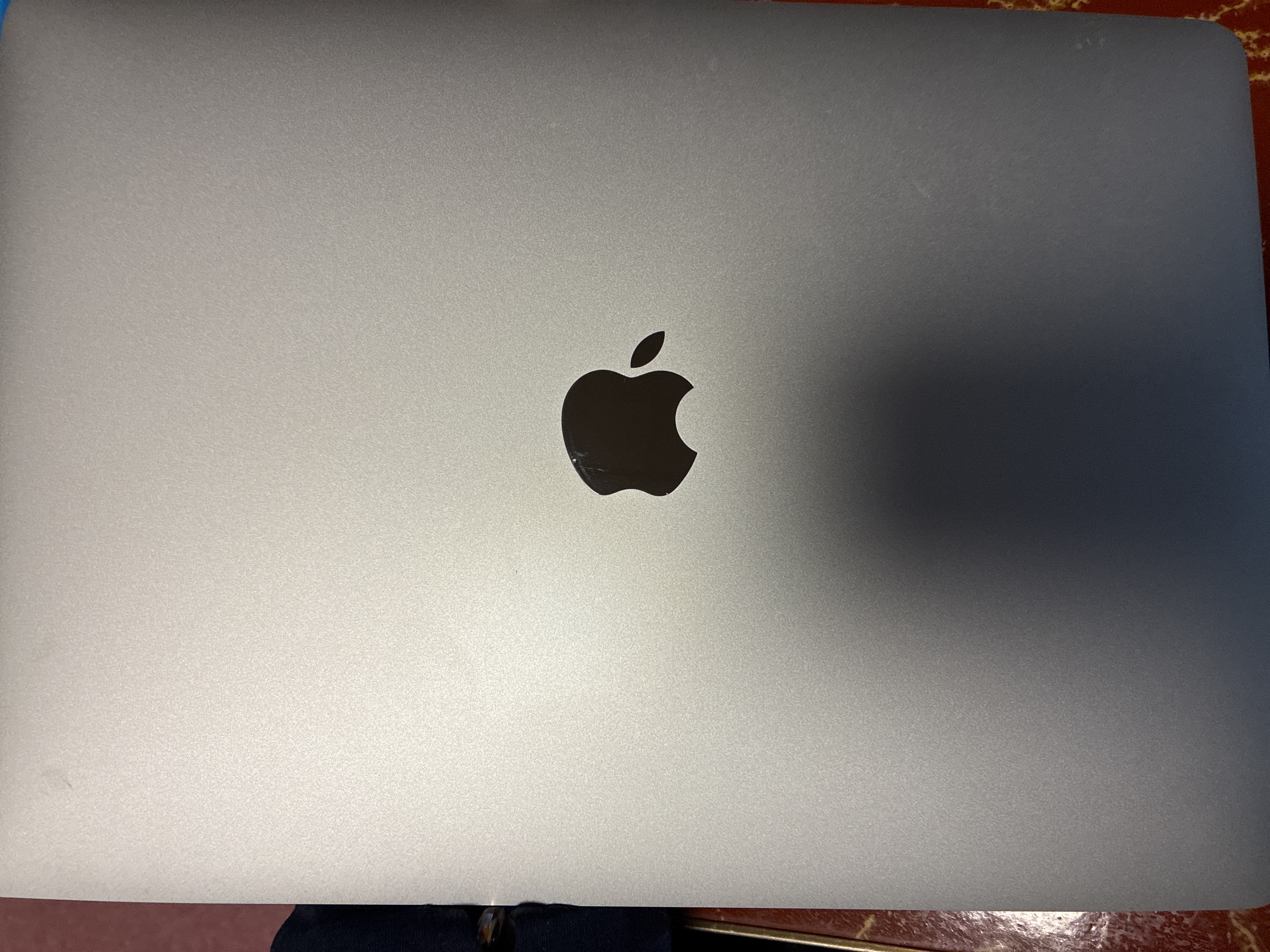 MacBook Pro 13 インチ (2020) - Apple M1 8-コア と 8-コア GPU