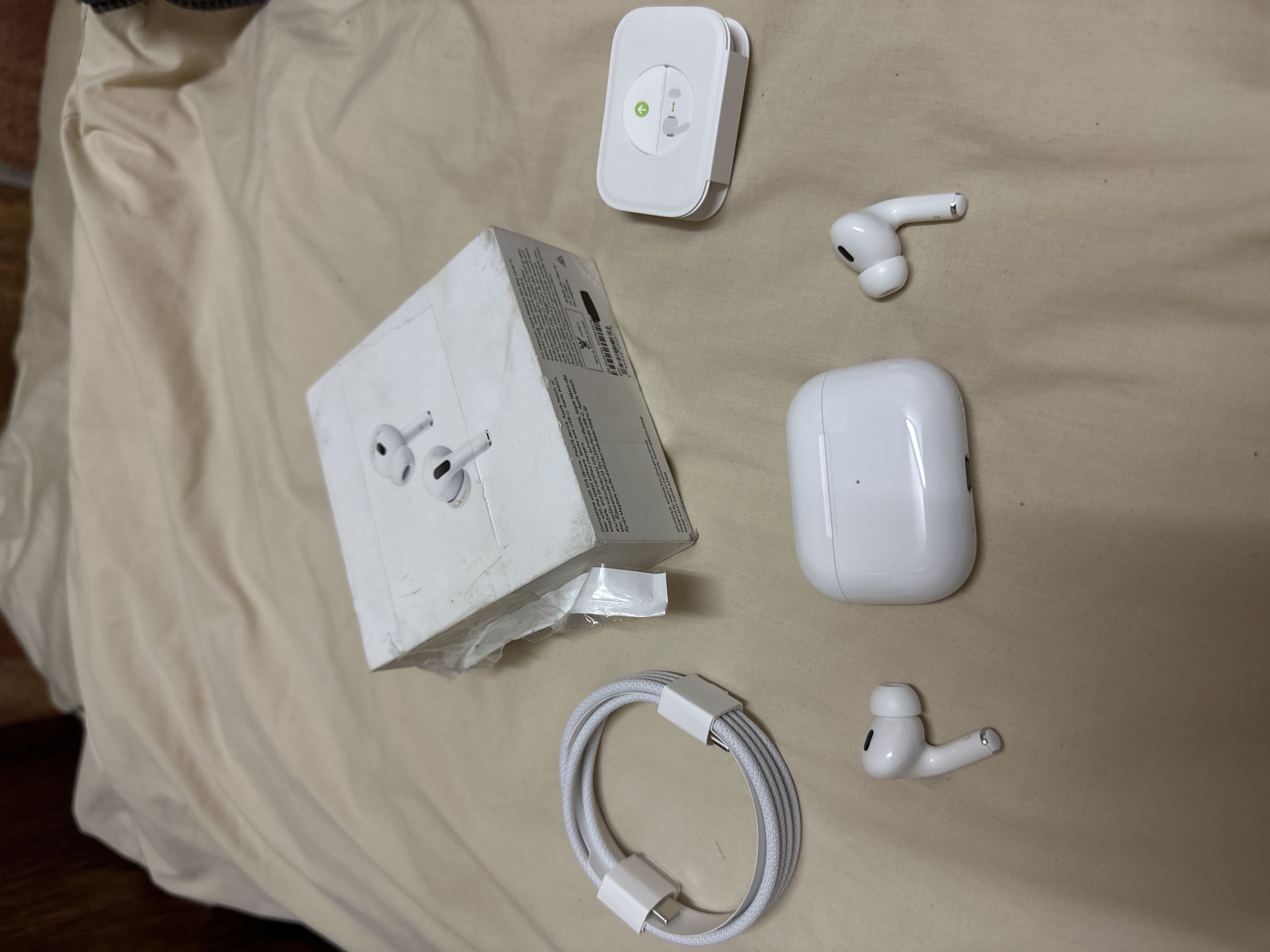 Apple AirPods Pro 第2世代 (2023) - MagSafe (USB-C) 充電ケース