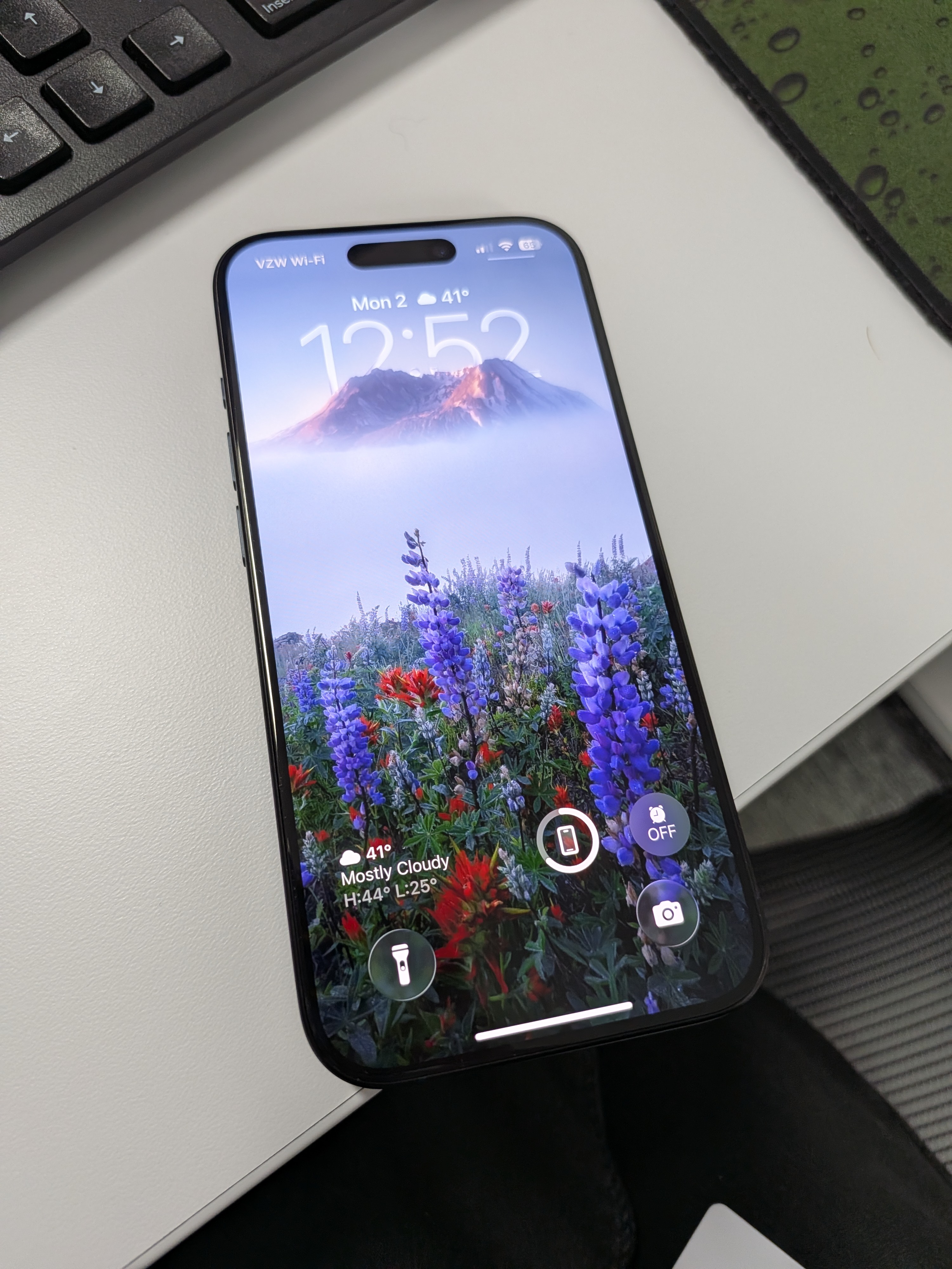 【極美品】iPhone 15 Pro 128GB ブラック Amazon.com: Apple iPhone 15 Pro, 128GB, Black Titanium - Unlocked