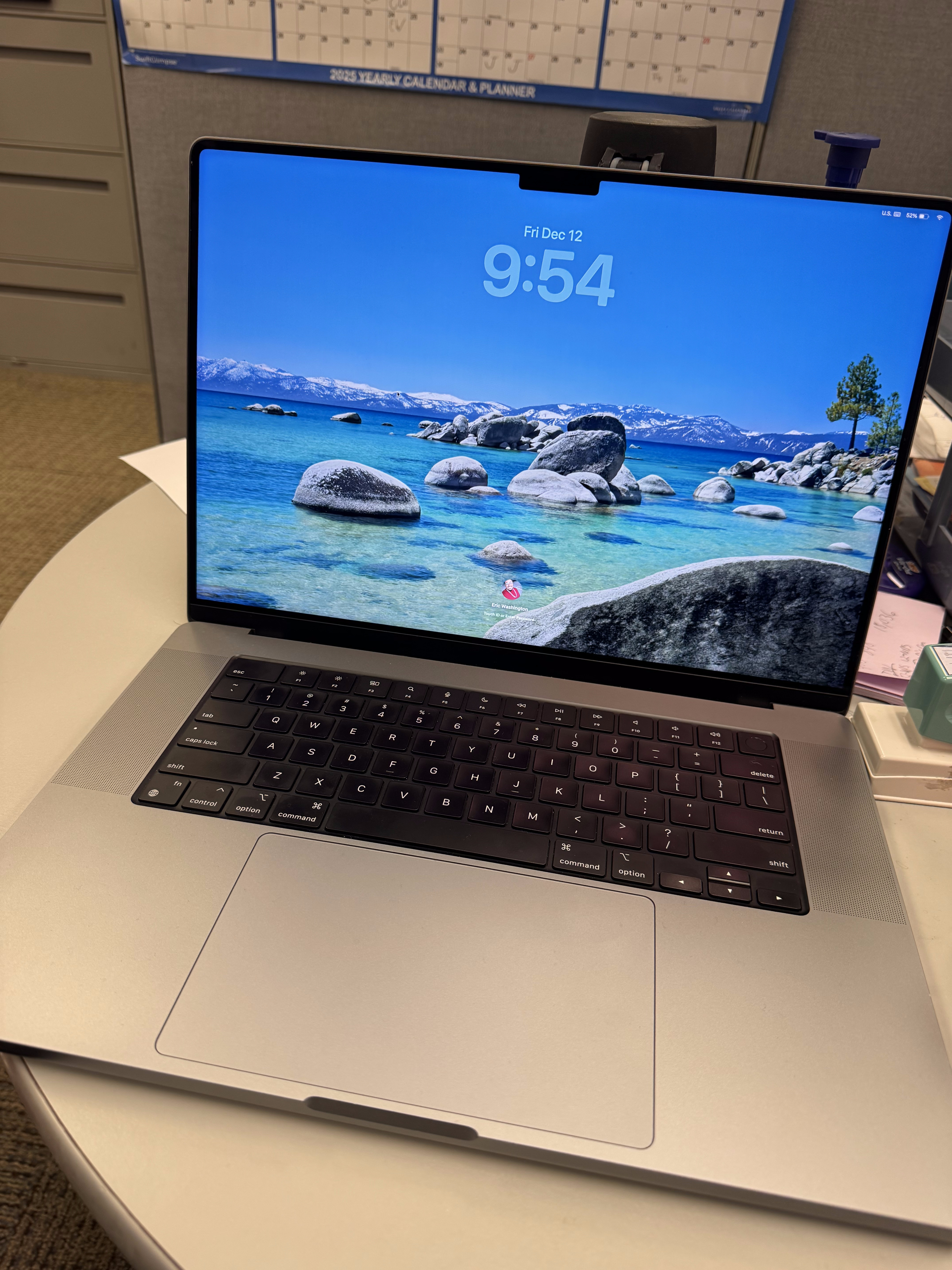 MacBook Pro (2023) 14-inch - Apple M2 Pro 10-core and 16-core GPU