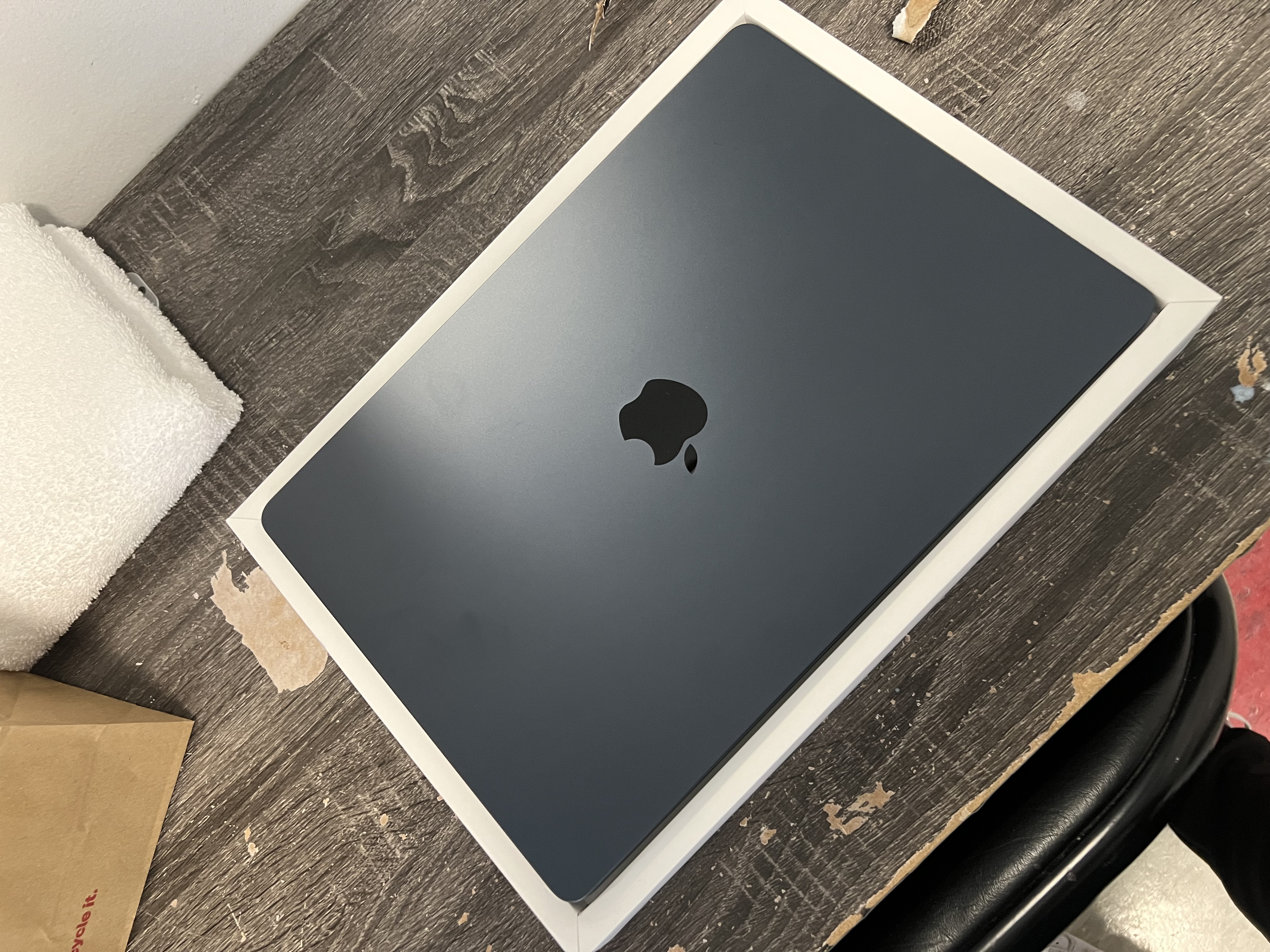 MacBook Air (2025) 15-inch - Apple M4 10-core and 10-core GPU