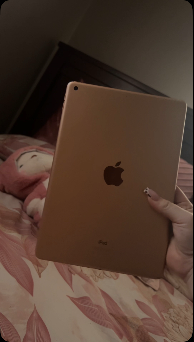 iPad 10.2-inches (2020) 8th gen 32 GB - Wi-Fi + 4G - Gold | Back