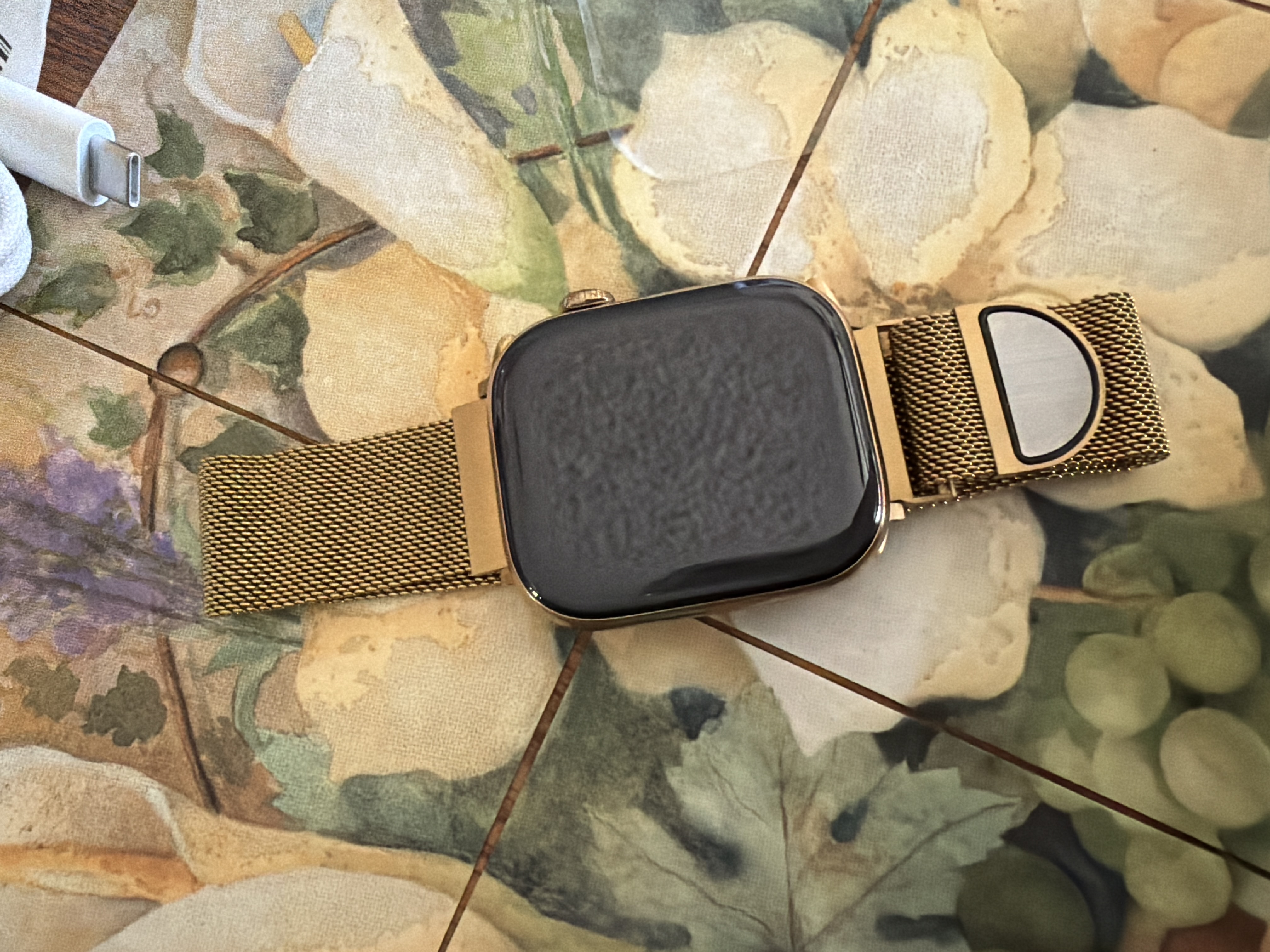 Apple Watch Series 11 (2025) GPS + Cellular 42 mm - Titanium Gold