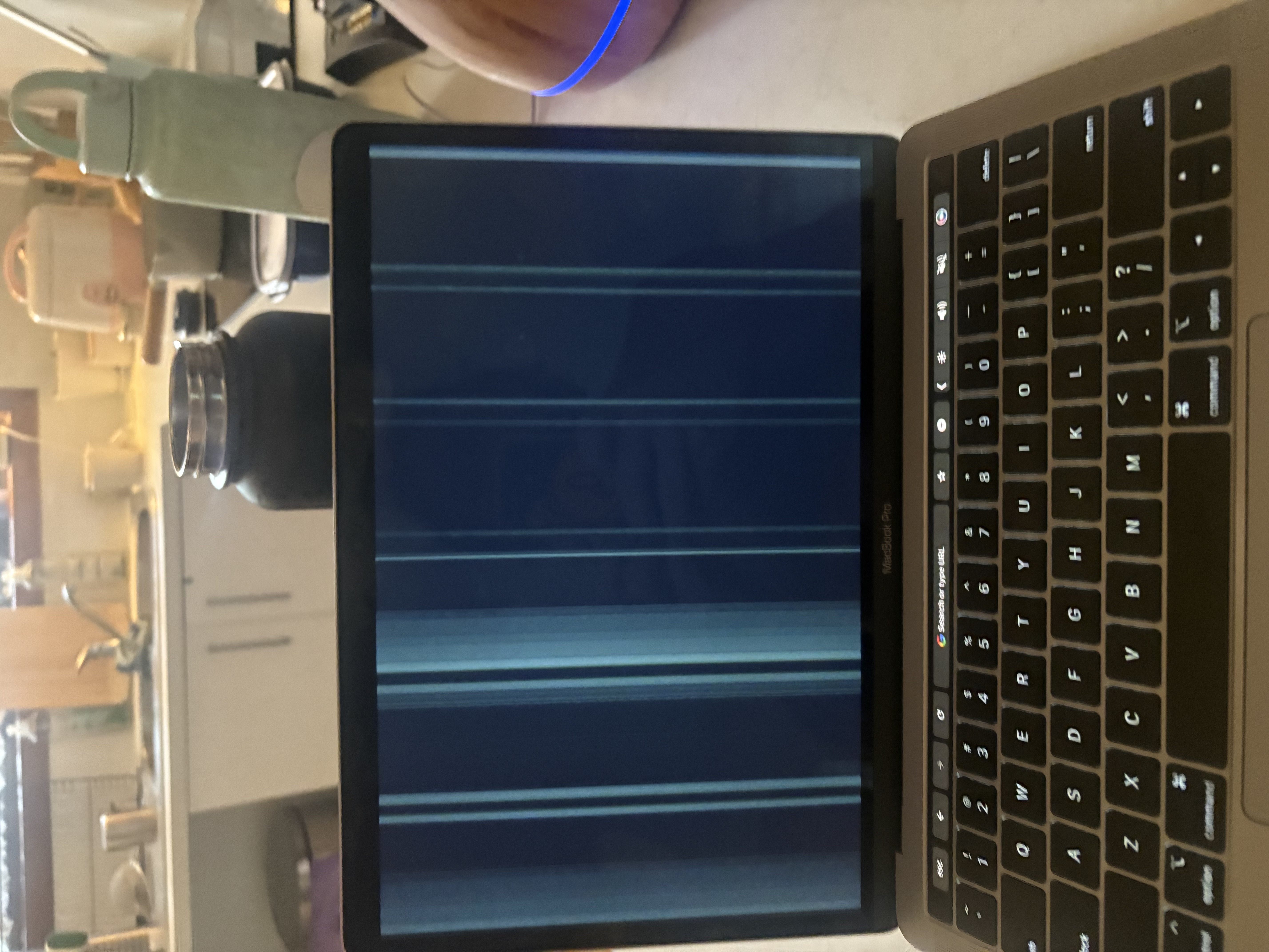 MacBook Pro 13 インチ (2019) シルバー - Core i5 1.4 GHZ - SSD