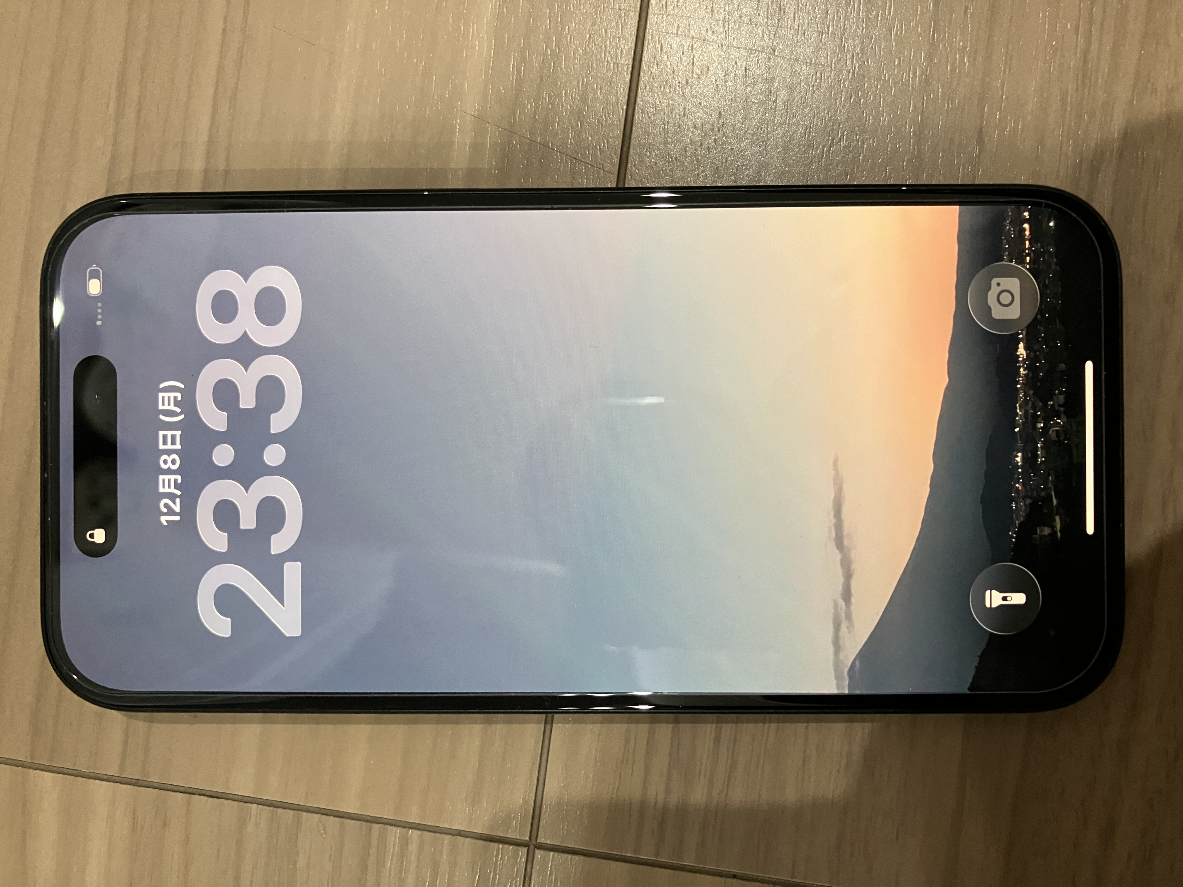 iPhone 15 512GB - ブラック - Simフリー 【整備済み再生品】 | Back