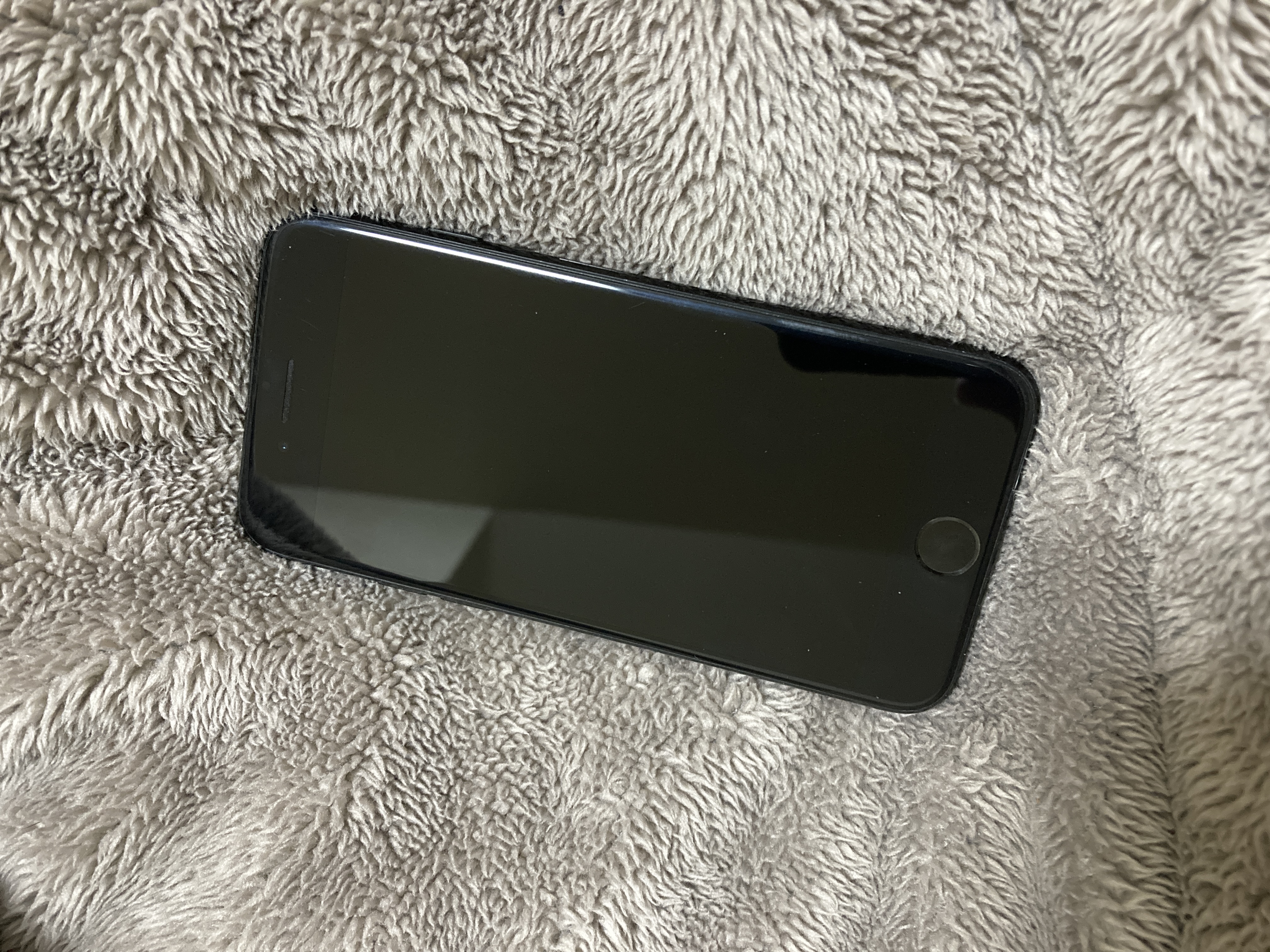 iPhone SE (2020) リファービッシュ品 | Back Market