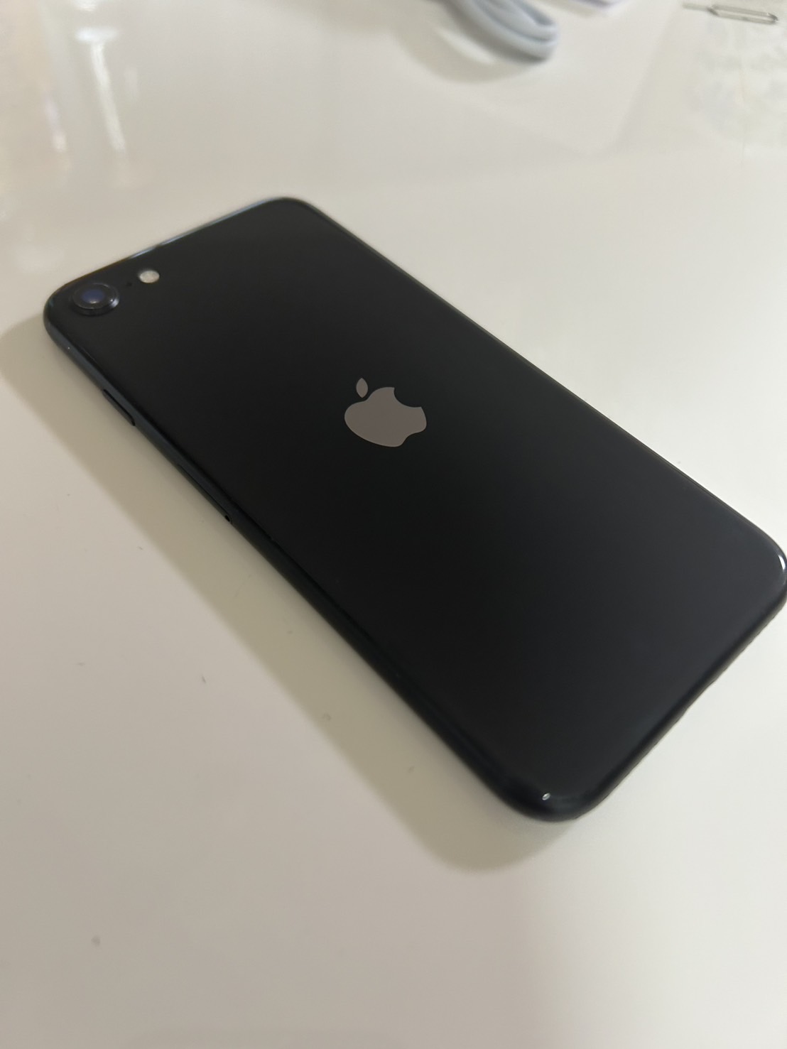 iPhone SE (2020) リファービッシュ品 | Back Market