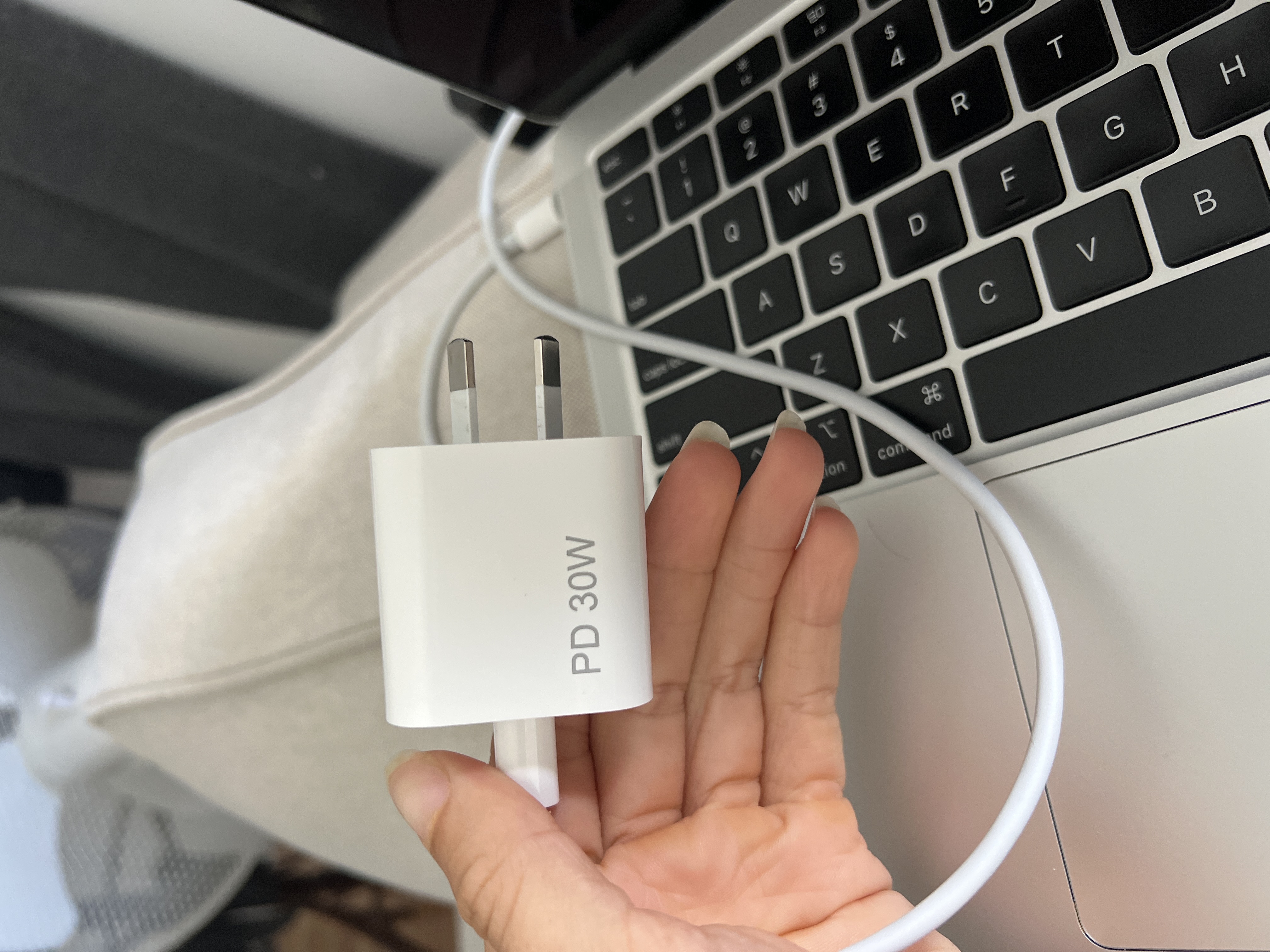 MacBook Air 13 インチ (2020) - Apple M1 8-コア と 8-コア GPU
