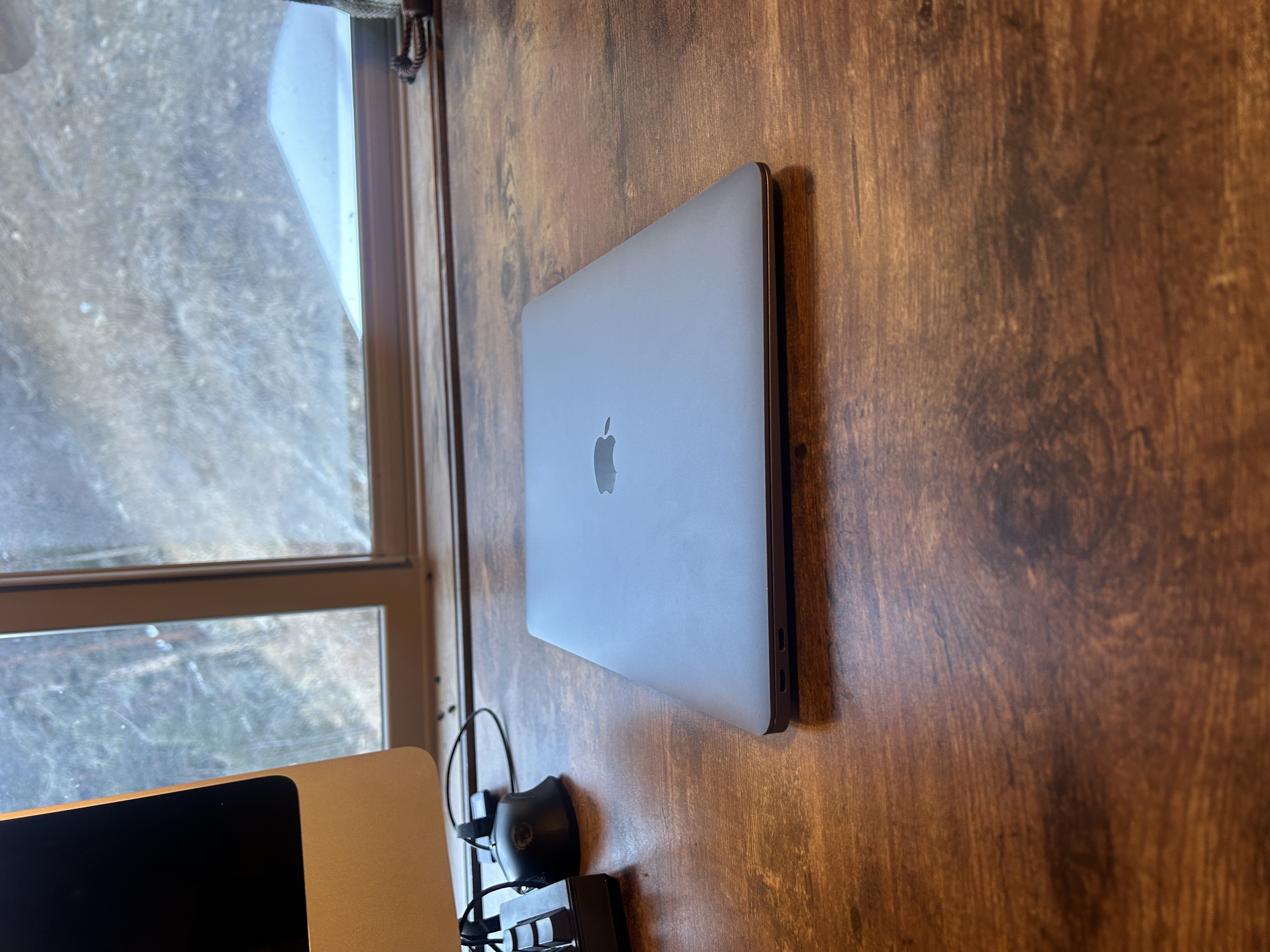 MacBook Air (2020) 13-inch - Apple M1 8-core and 7-core GPU - 16GB