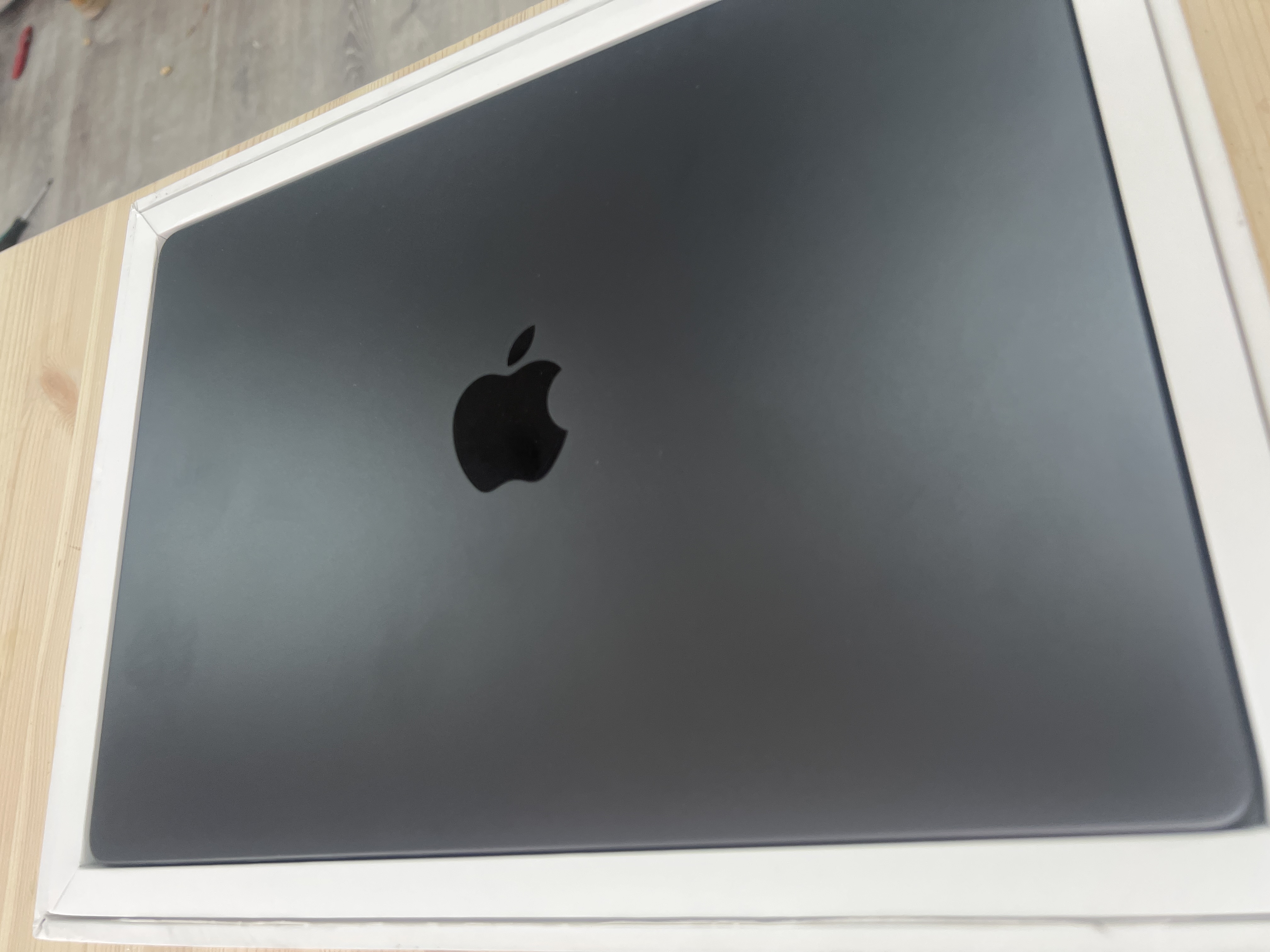 MacBook Pro (2024) 14-inch - Apple M4 Pro 12-core and 16-core GPU