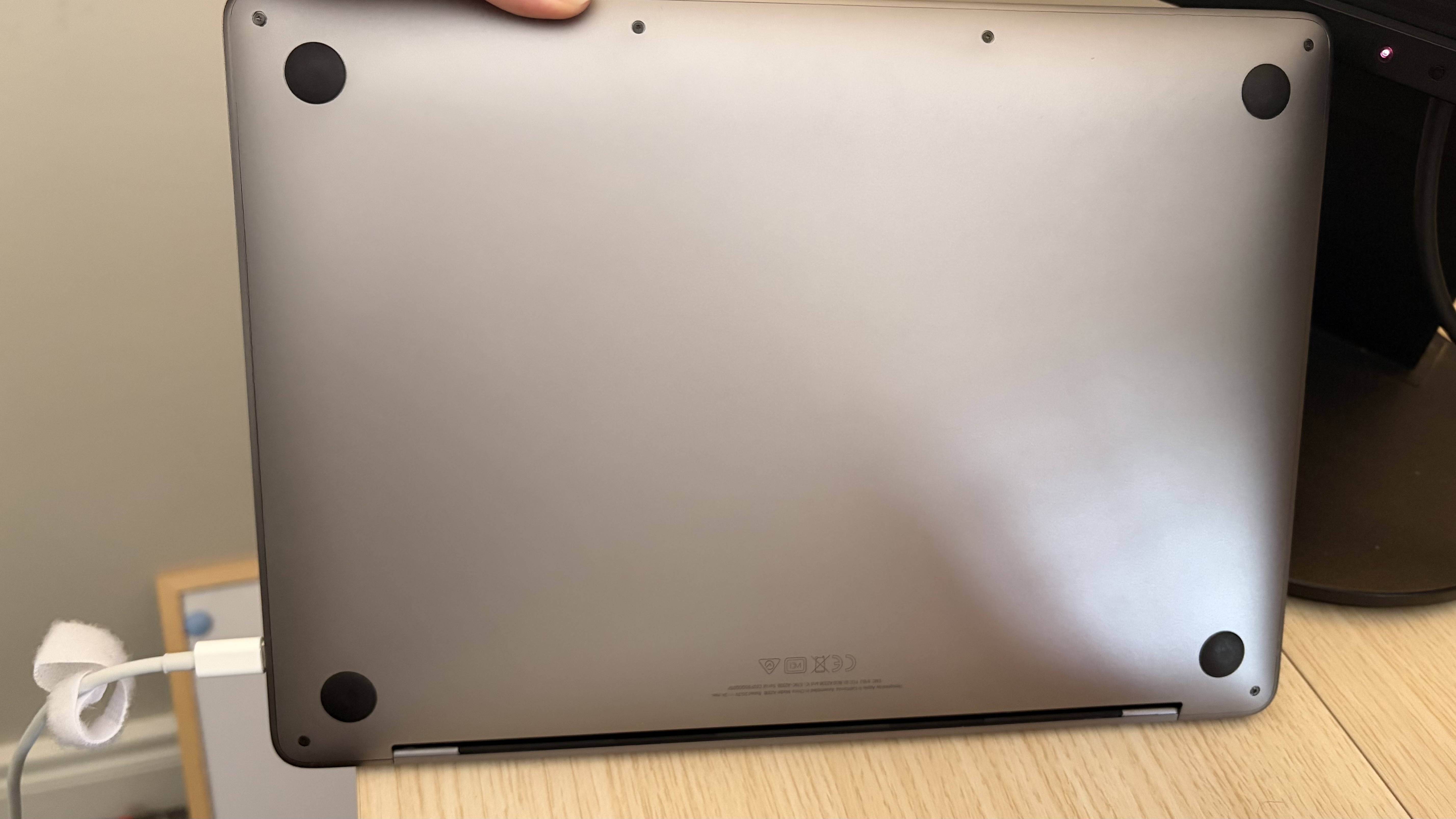 MacBook Pro 13-inch (2020) - Apple M1 8-core and 8-core GPU - 8GB