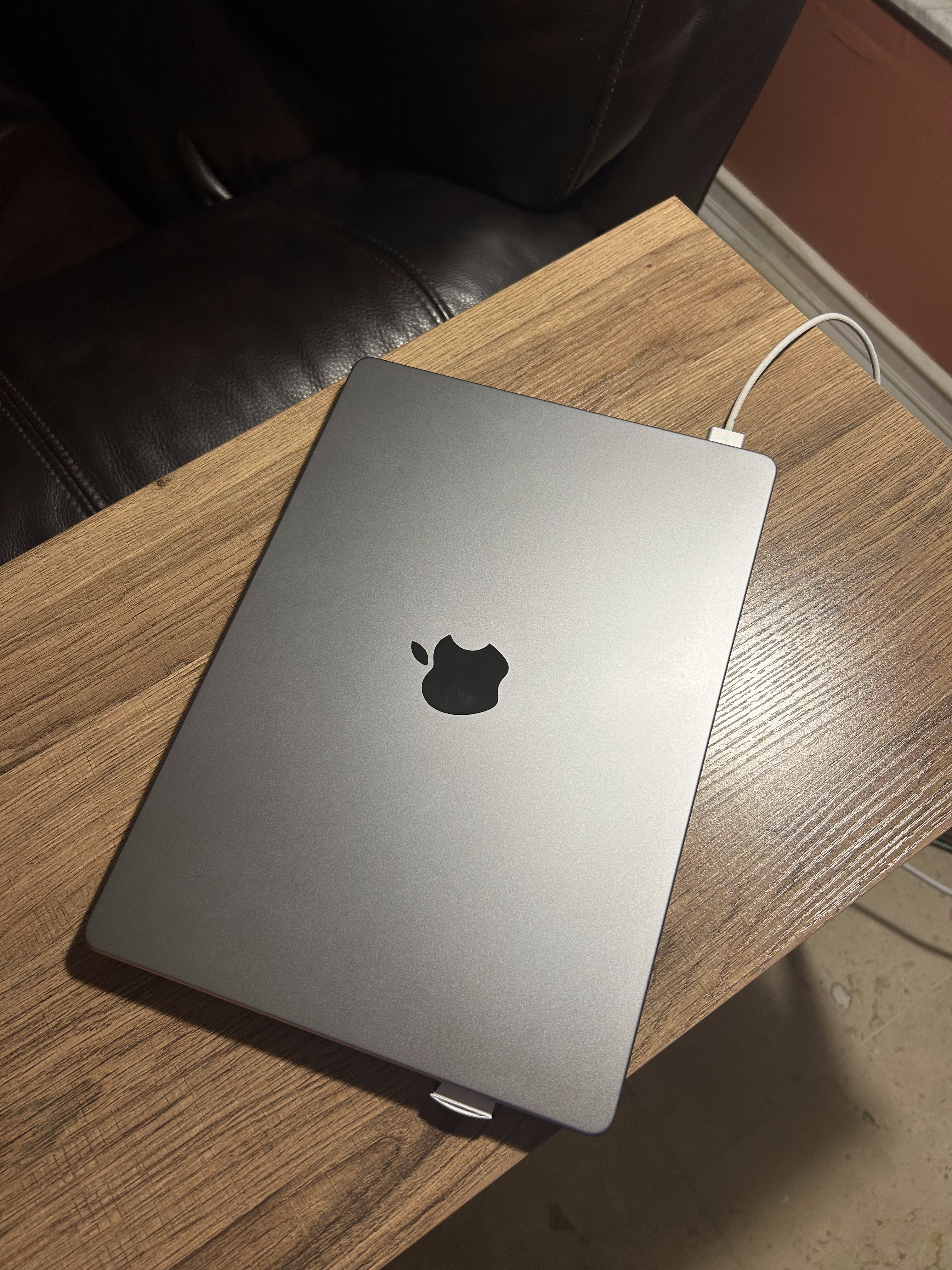 MacBook Pro (2023) 16-inch - Apple M3 Pro 12-core and 18-core GPU