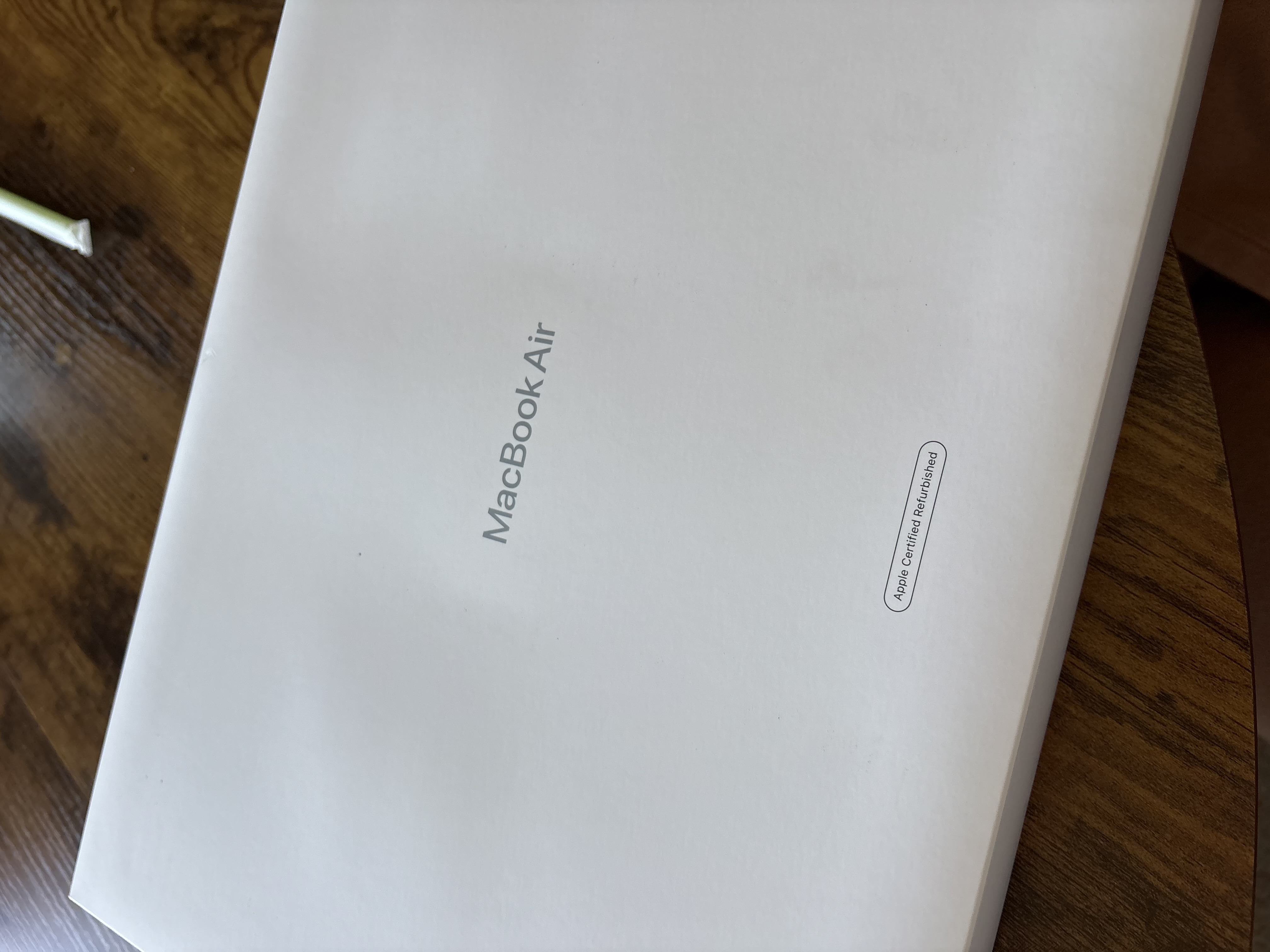 MacBook Air (2024) 13-inch - Apple M3 8-core and 8-core GPU - 8GB