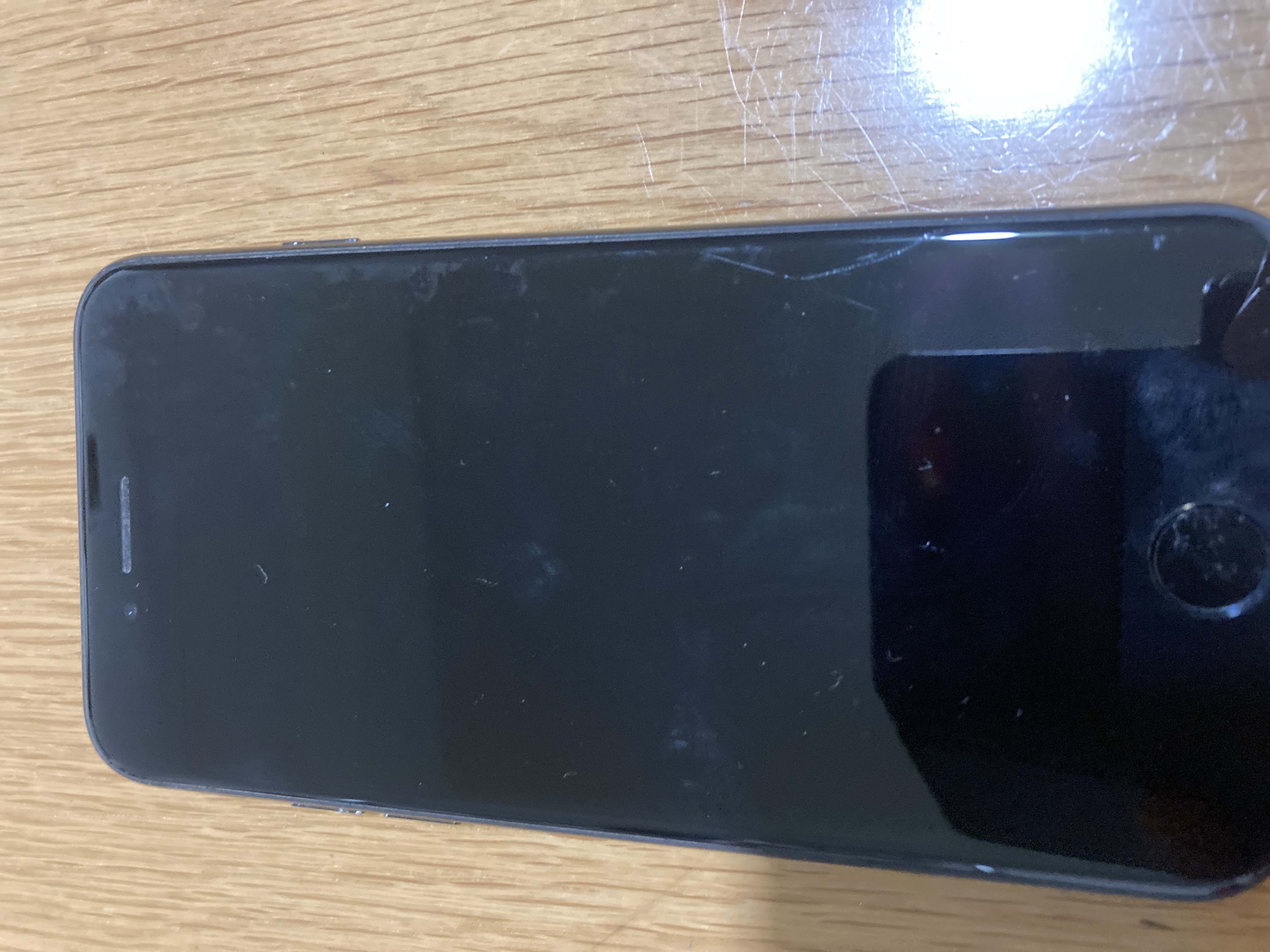 iPhone SE (2020) リファービッシュ品 | Back Market