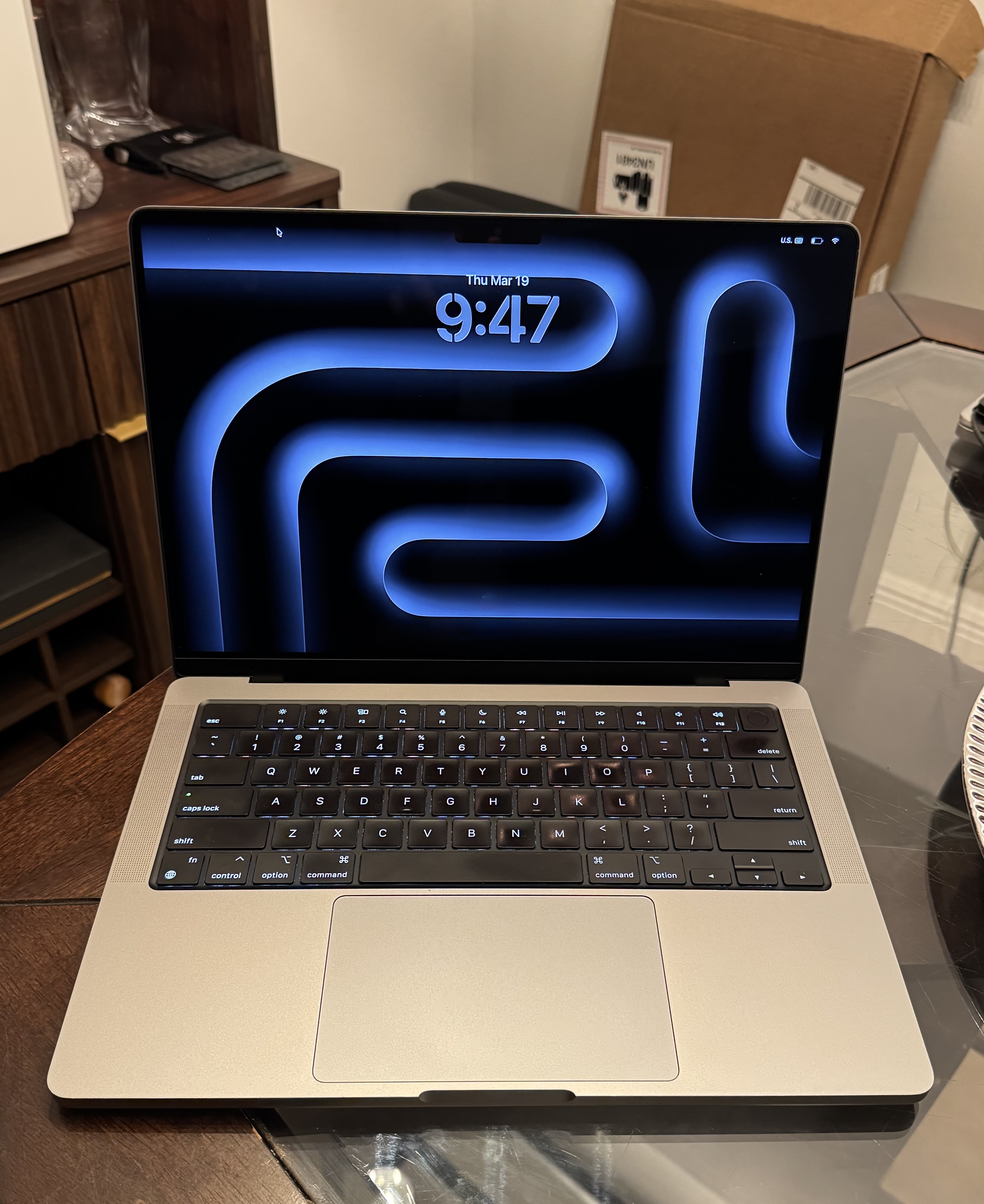 MacBook Pro (2021) 14-inch - Apple M1 Pro 10-core and 16-core GPU