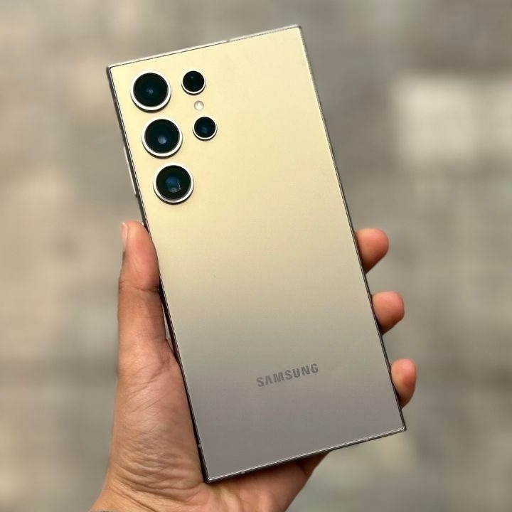 中古品・リファービッシュ品のギャラクシーS24を販売中 | Back