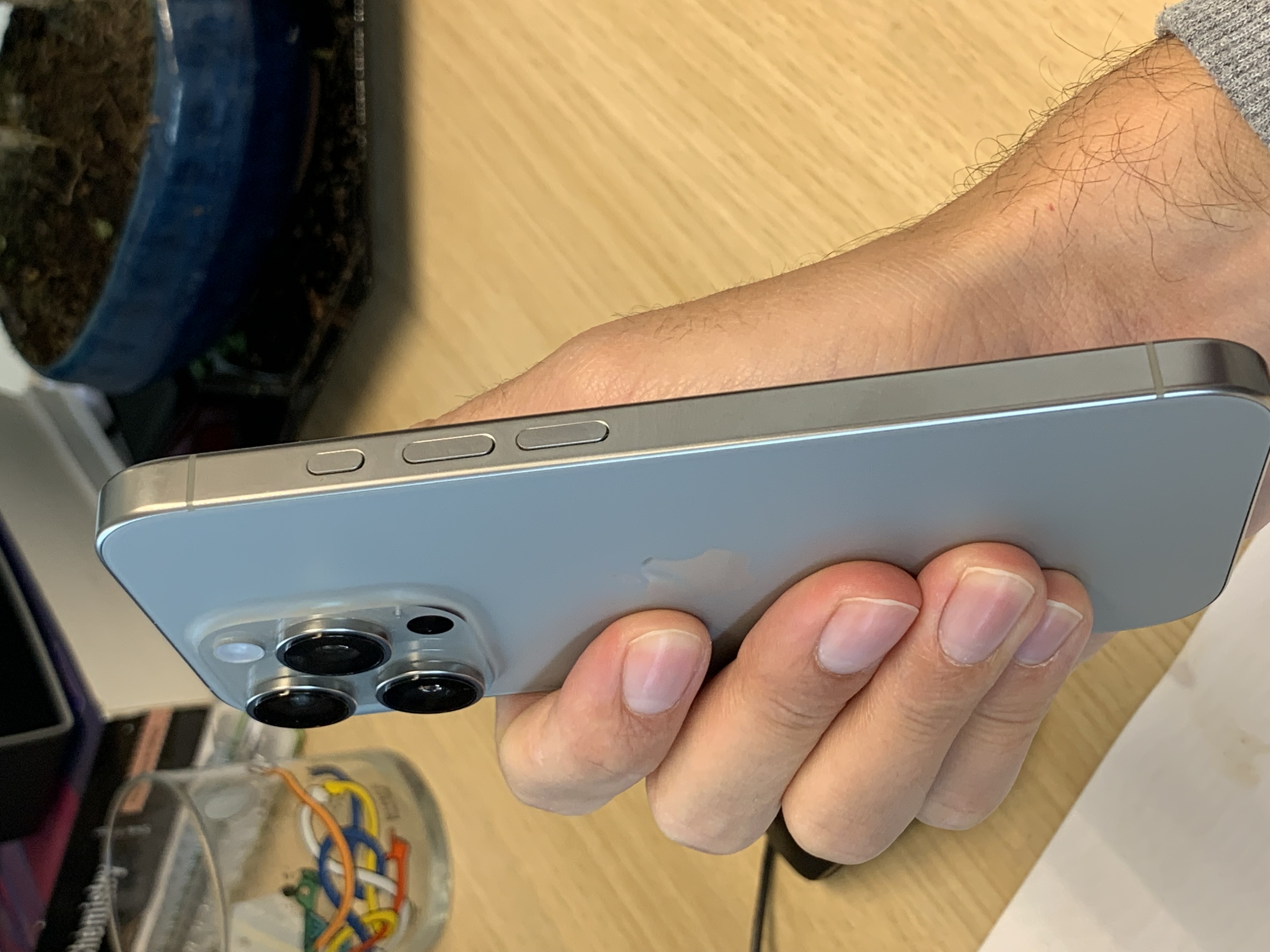 IPhone 16 Pro 128 Go Noir – Débloqué – Occasion Très Bon état