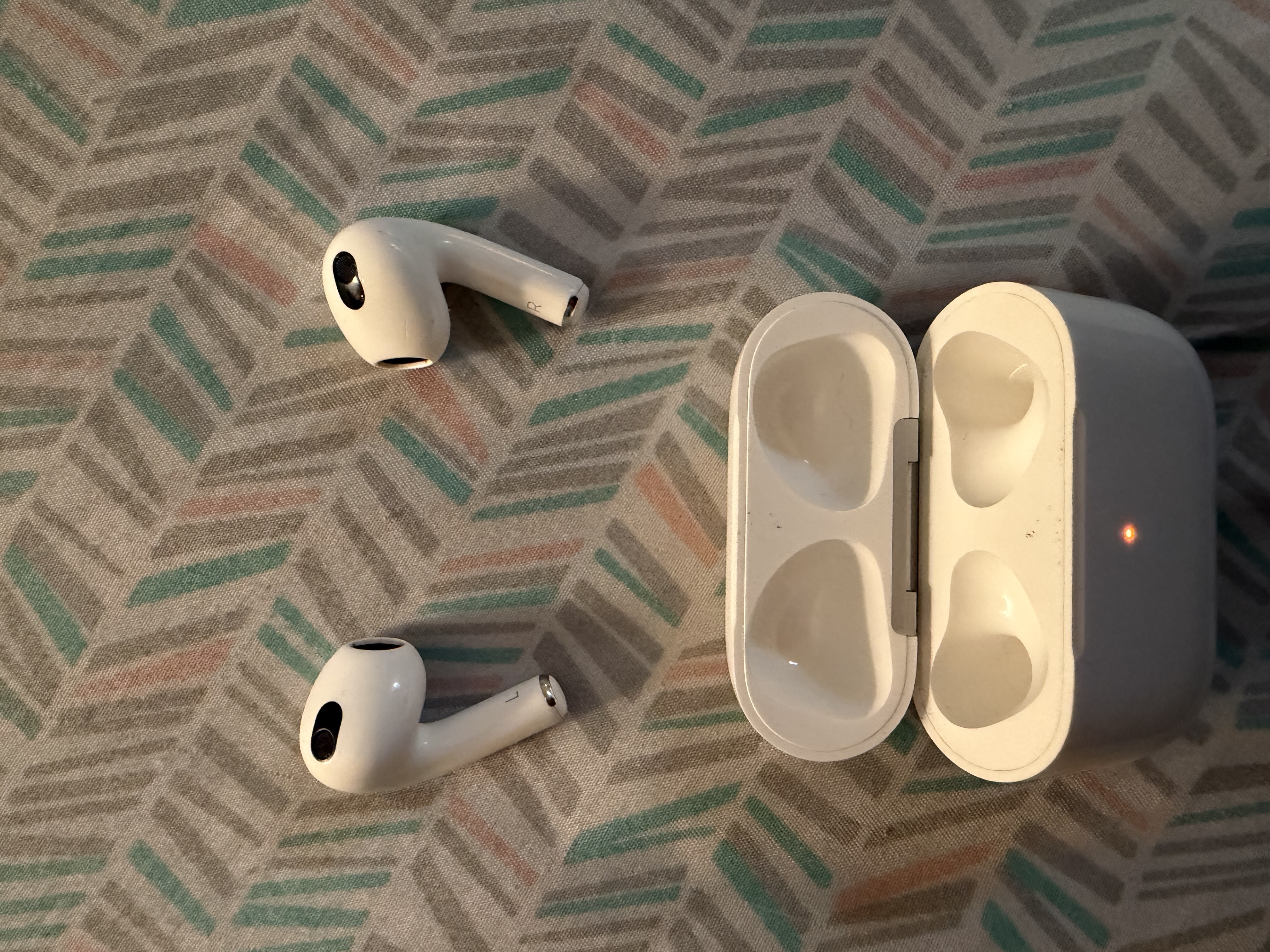 Apple AirPods 3rd gen (2021) - MagSafe Charging case | Back Market