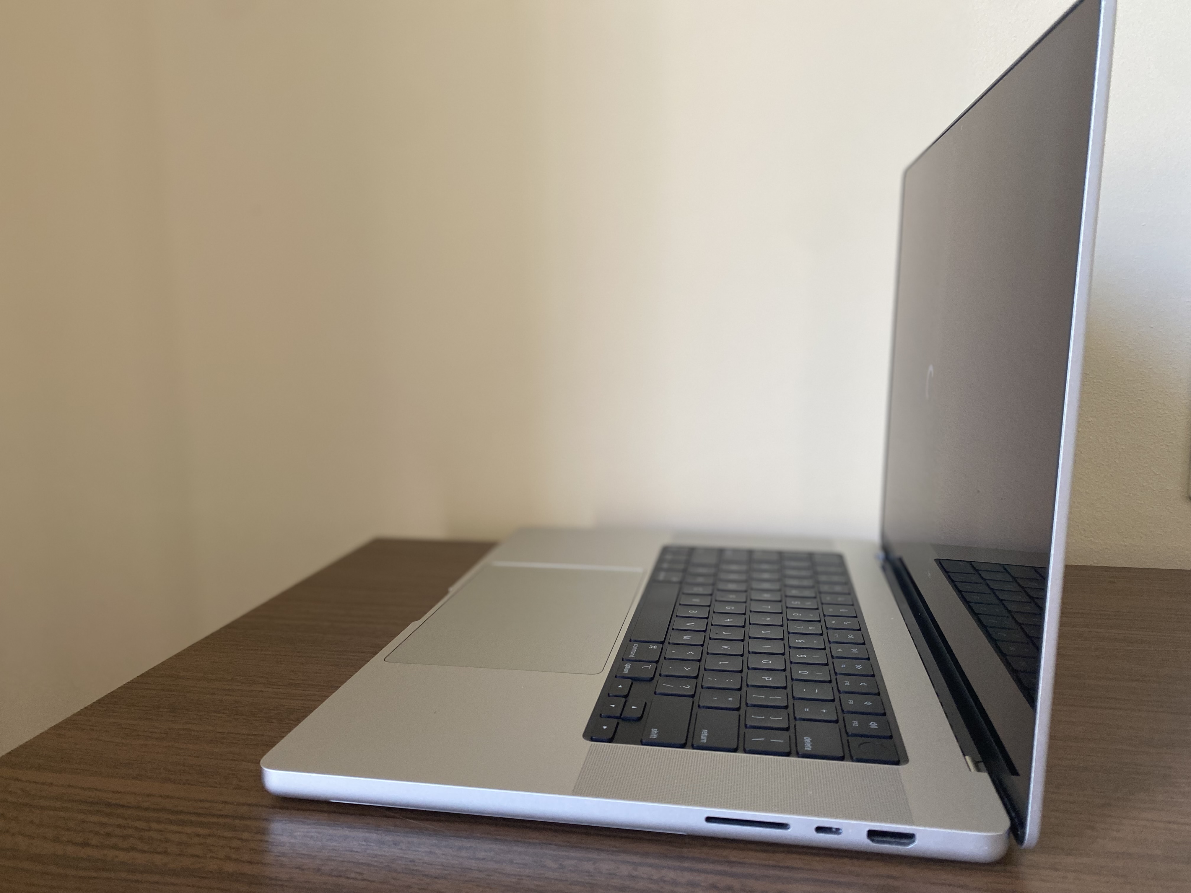 MacBook Pro (2023) 14-inch - Apple M2 Pro 10-core and 16-core GPU