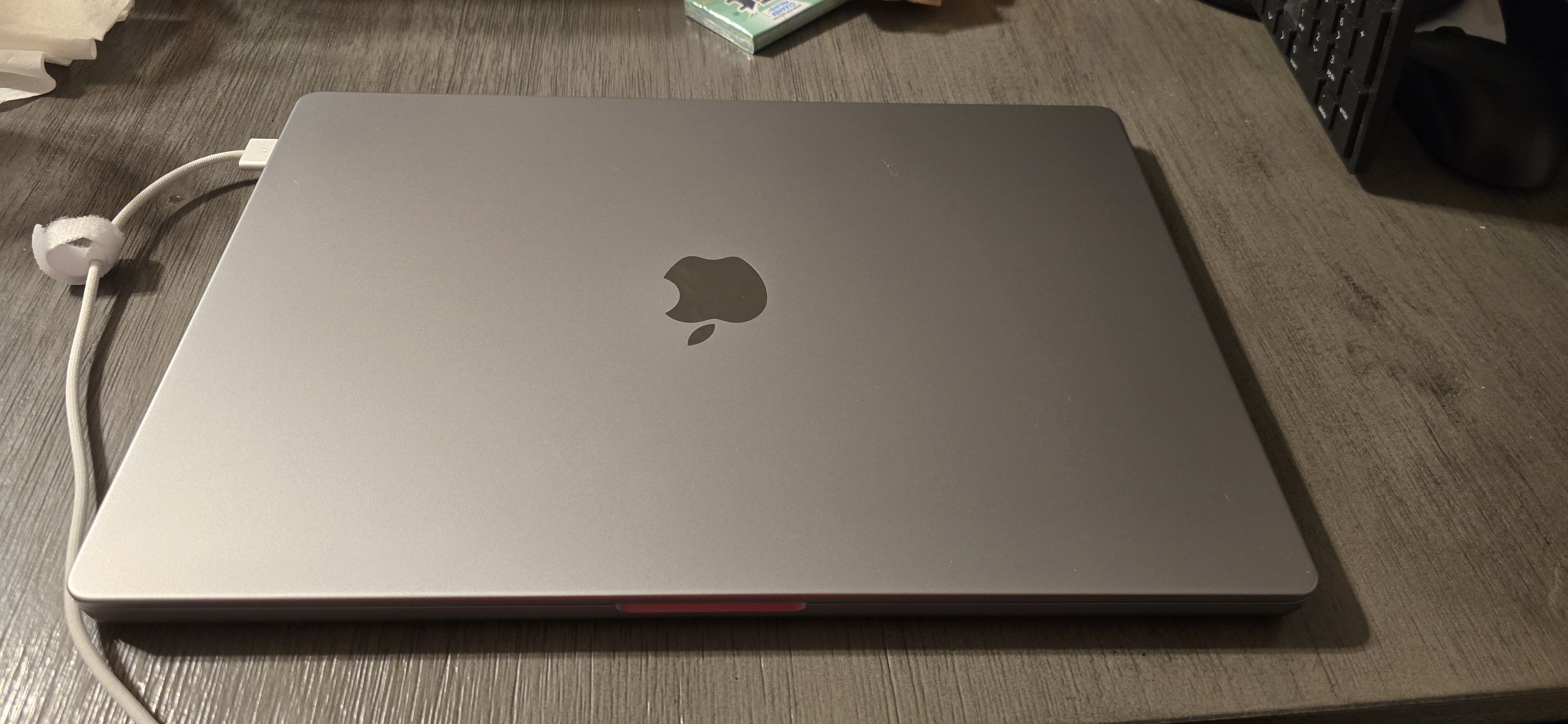 MacBook Pro (2021) 14-inch - Apple M1 Pro 10-core and 16-core GPU