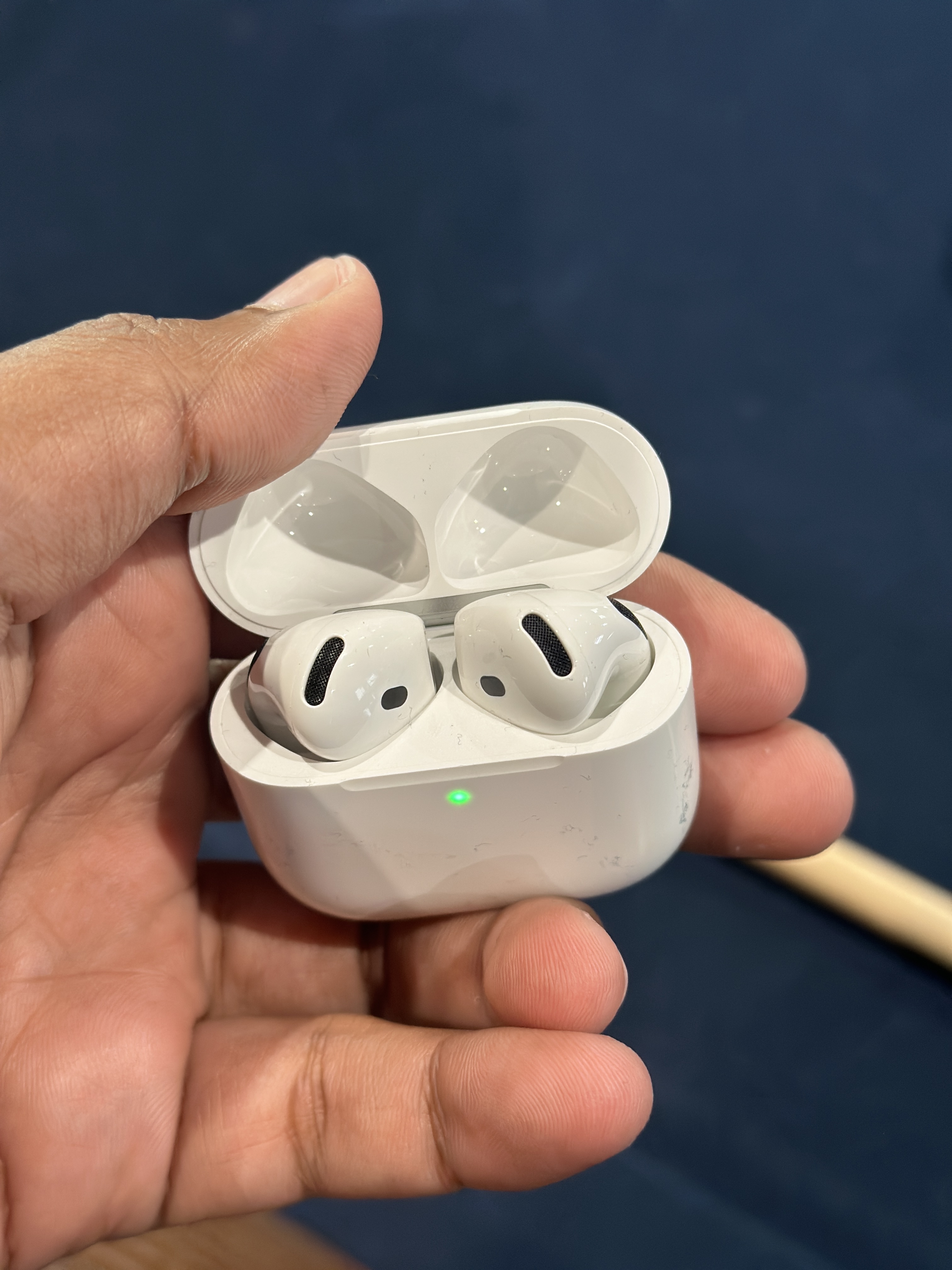 Apple AirPods 4th gen (2024) - Wireless (USB-C) Charging case