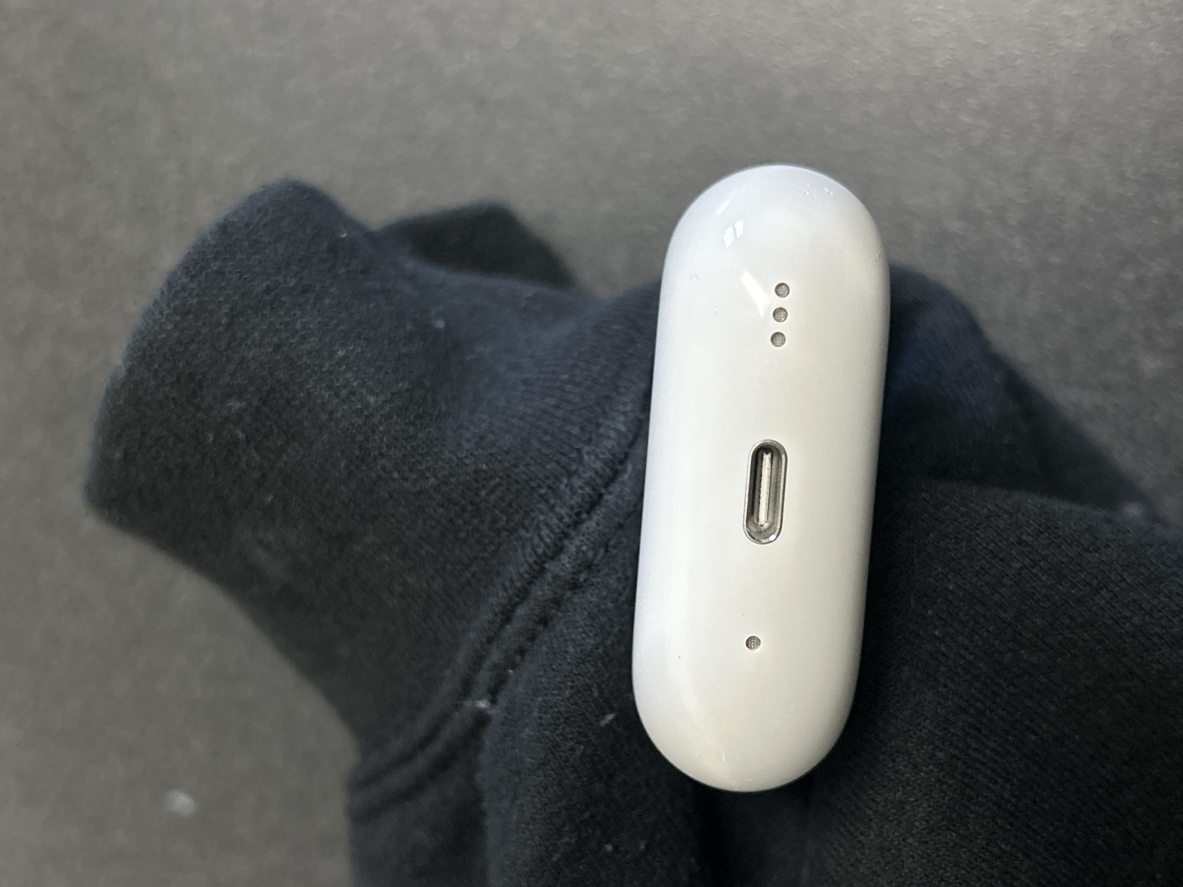 Apple AirPods Pro 2nd gen (2023) - MagSafe (USB-C) Charging case