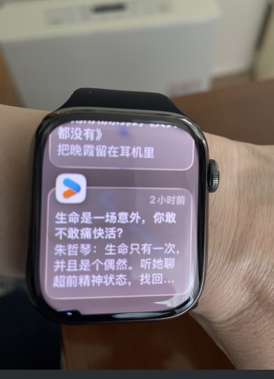 Apple Watch Series 8 41mm - GPSモデル - アルミニウム レッド ケース