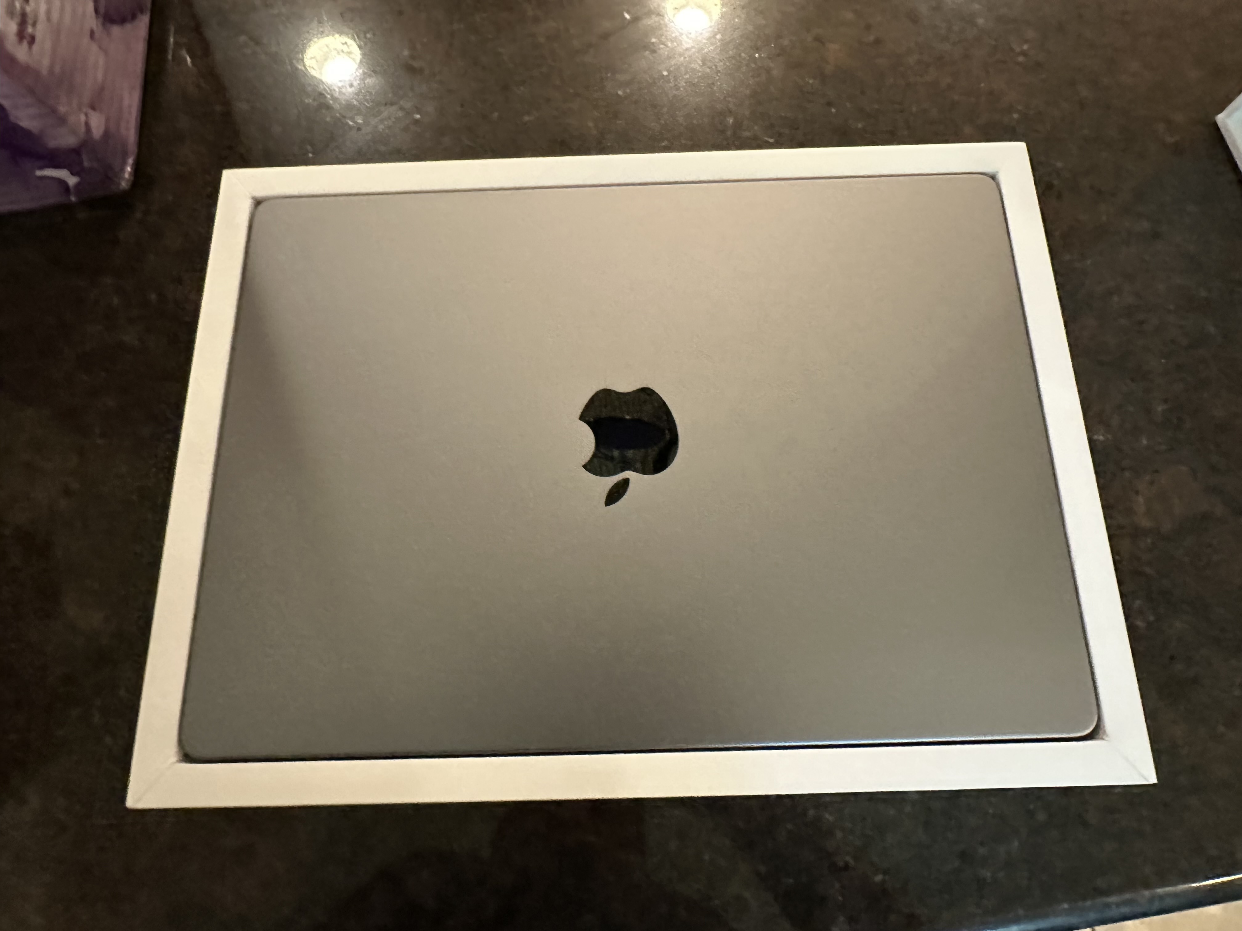 MacBook Pro (2020) 13-inch - Apple M1 8-core and 8-core GPU - 16GB