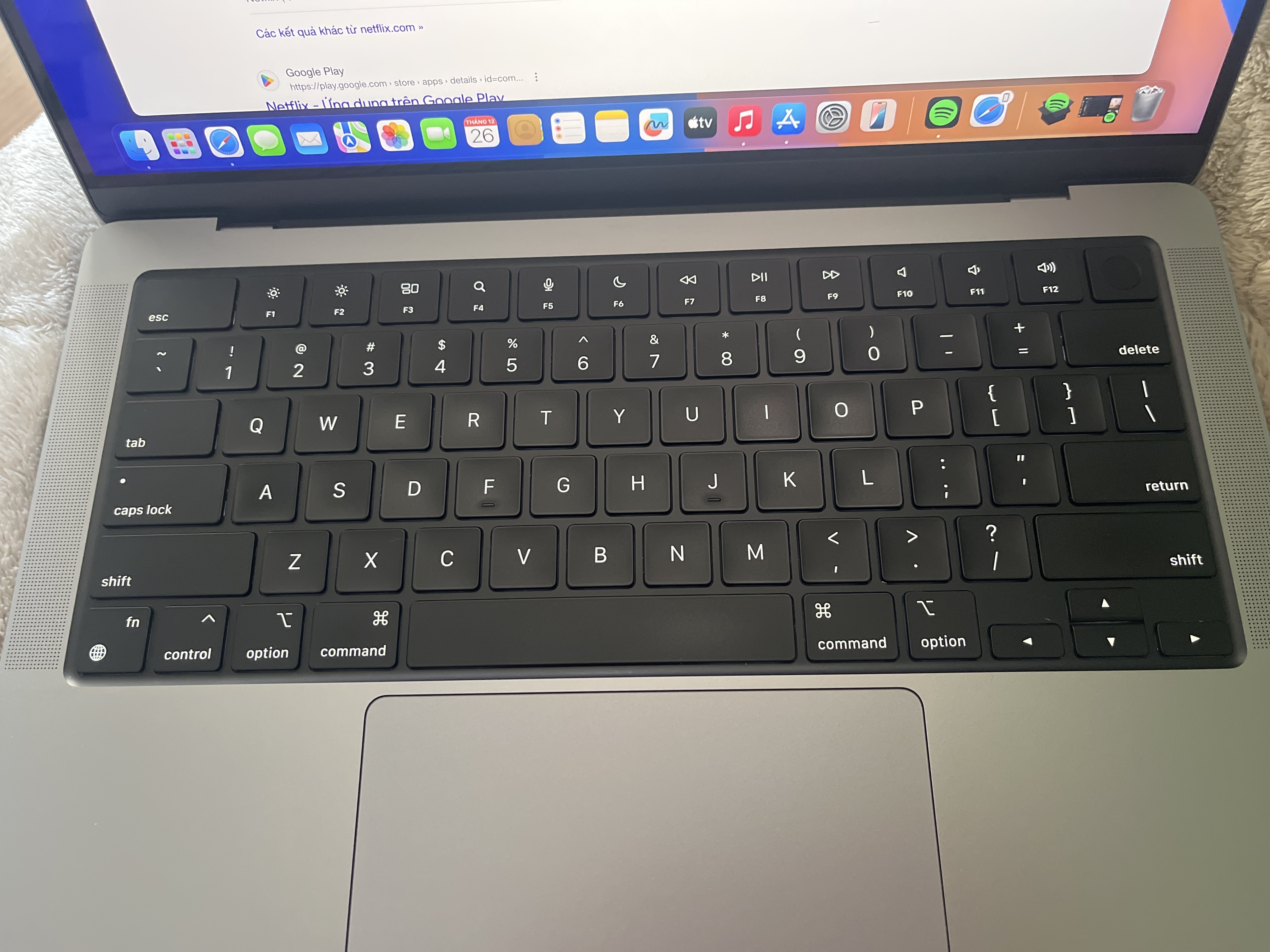 MacBook Pro 14 インチ (2021) - Apple M1 Pro 10-コア と 16-コア GPU