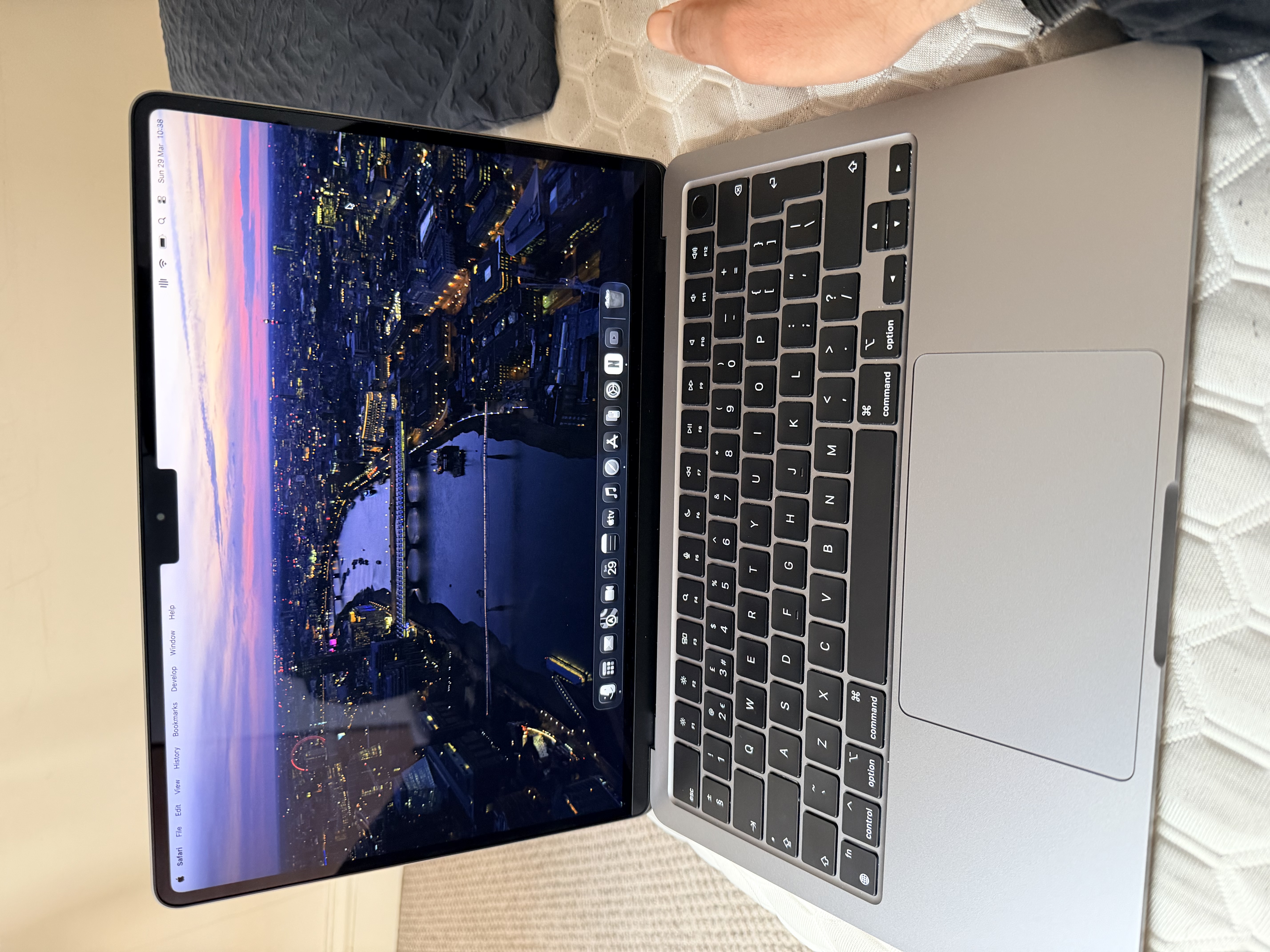 MacBook Air 13-inch (2022) - Apple M2 8-core and 10-core GPU - 8GB