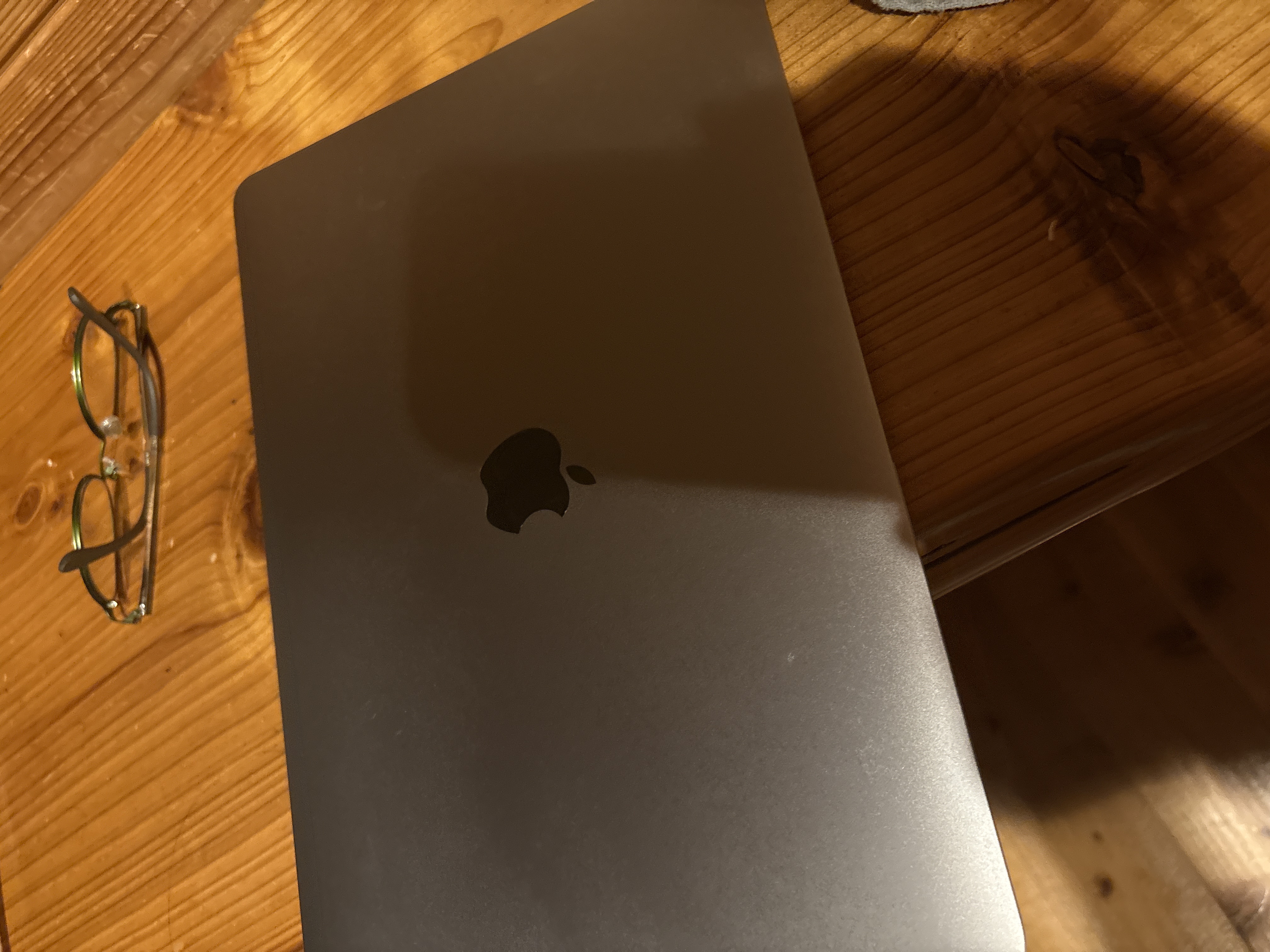 MacBook Air 13 インチ (2020) - Apple M1 8-コア と 7-コア GPU - 8GB