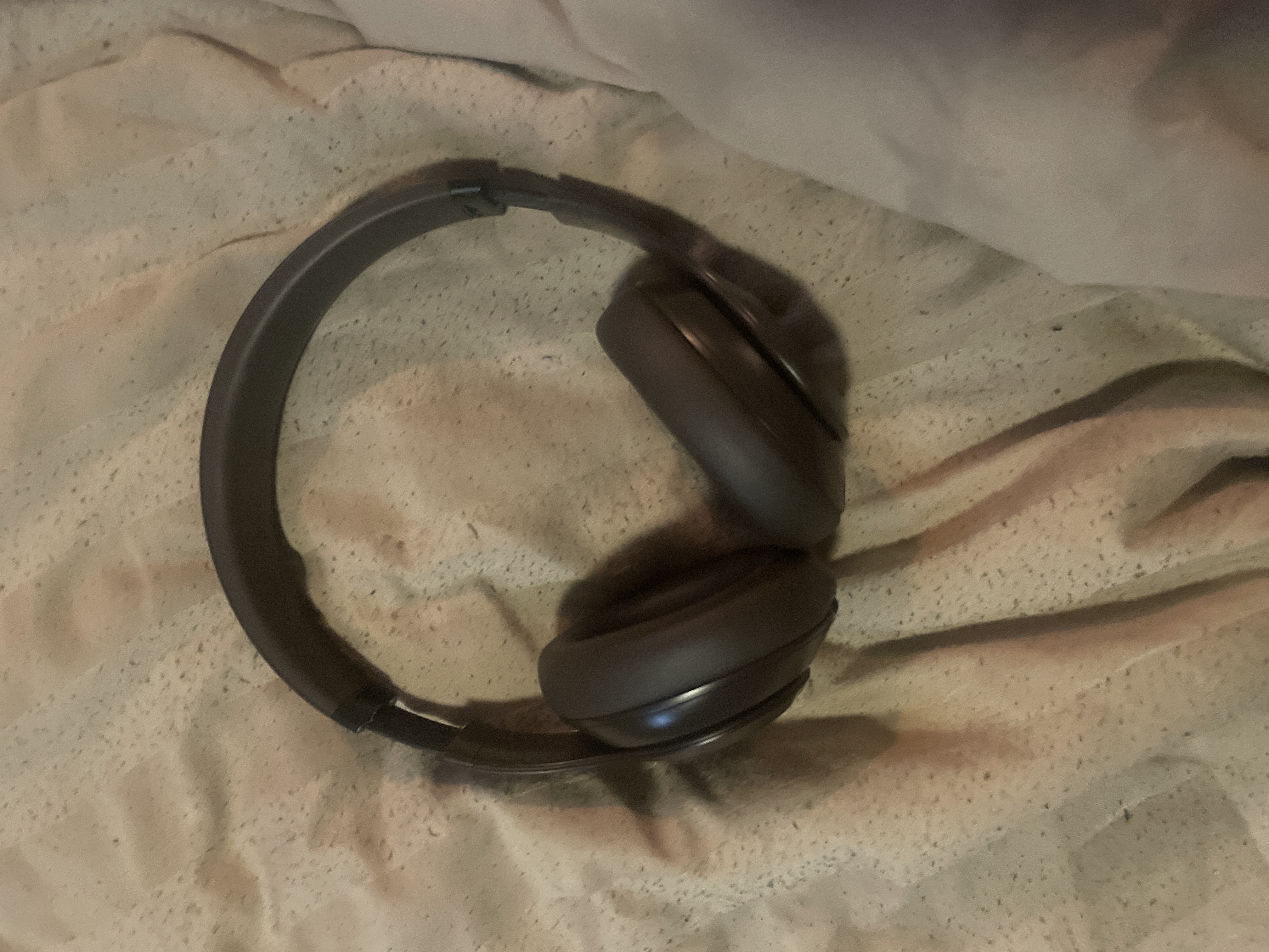 Beats Studio Pro Noise cancelling Headphone Bluetooth with