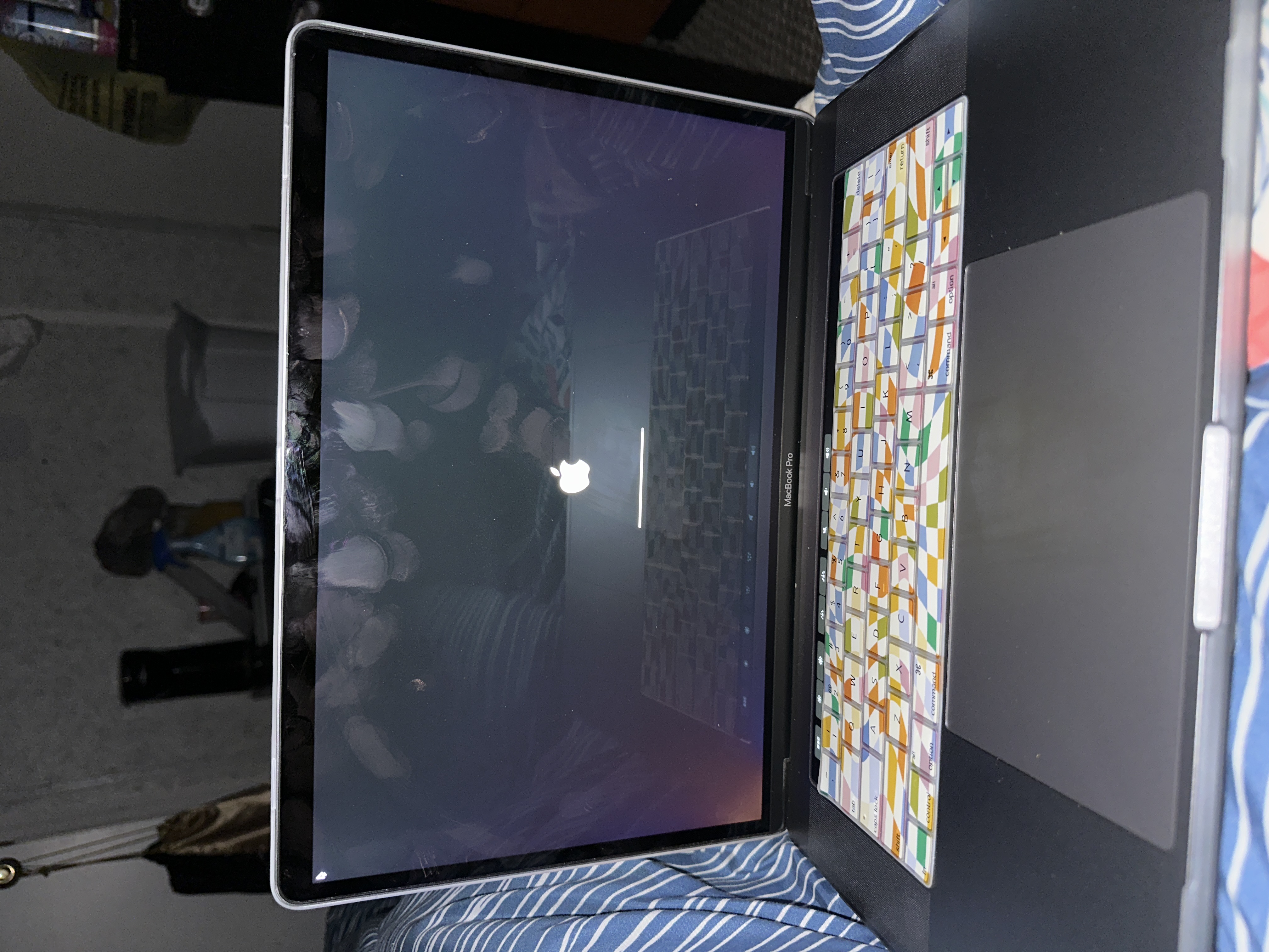 MacBook Pro Retina 15-inch (2017) - Core i7 - 16GB - SSD 256GB