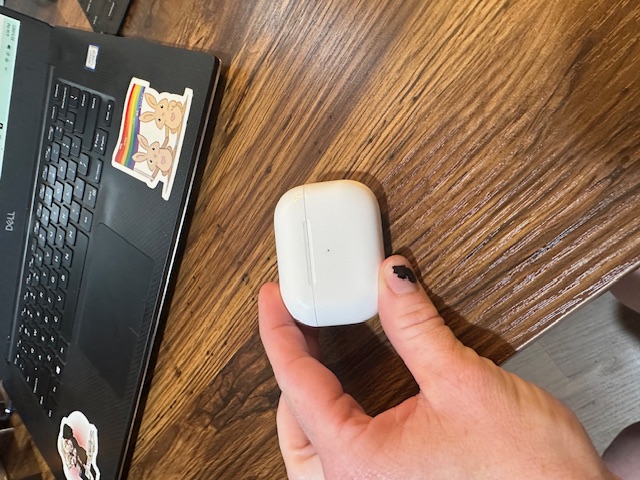 Apple AirPods Pro 2nd gen (2022) - MagSafe (Lightning) Charging