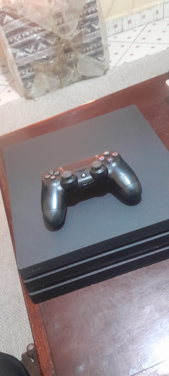 PlayStation 4 Pro 1000GB - White | Back Market