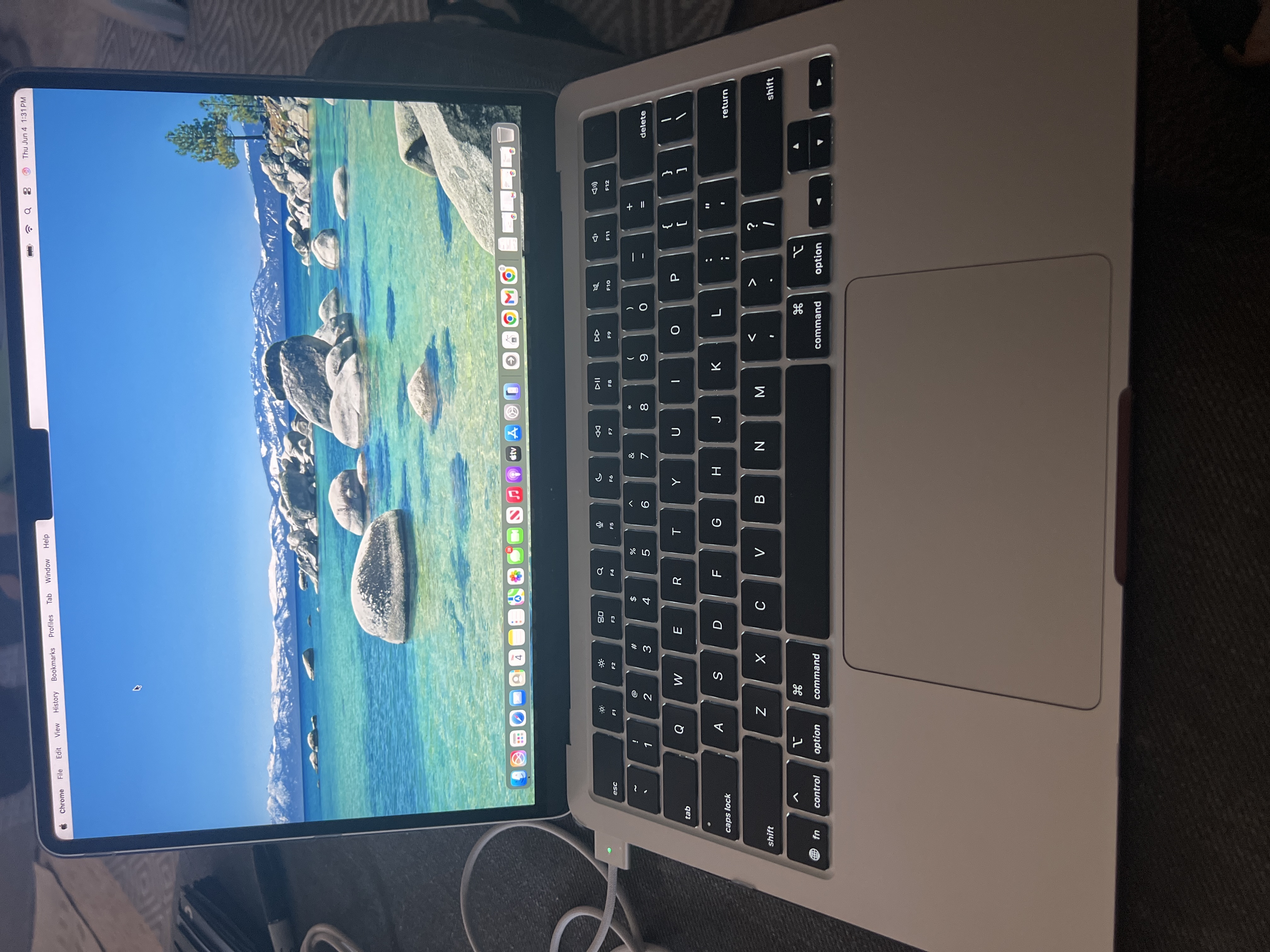MacBook Air (2025) 13-inch - Apple M4 10-core and 10-core GPU