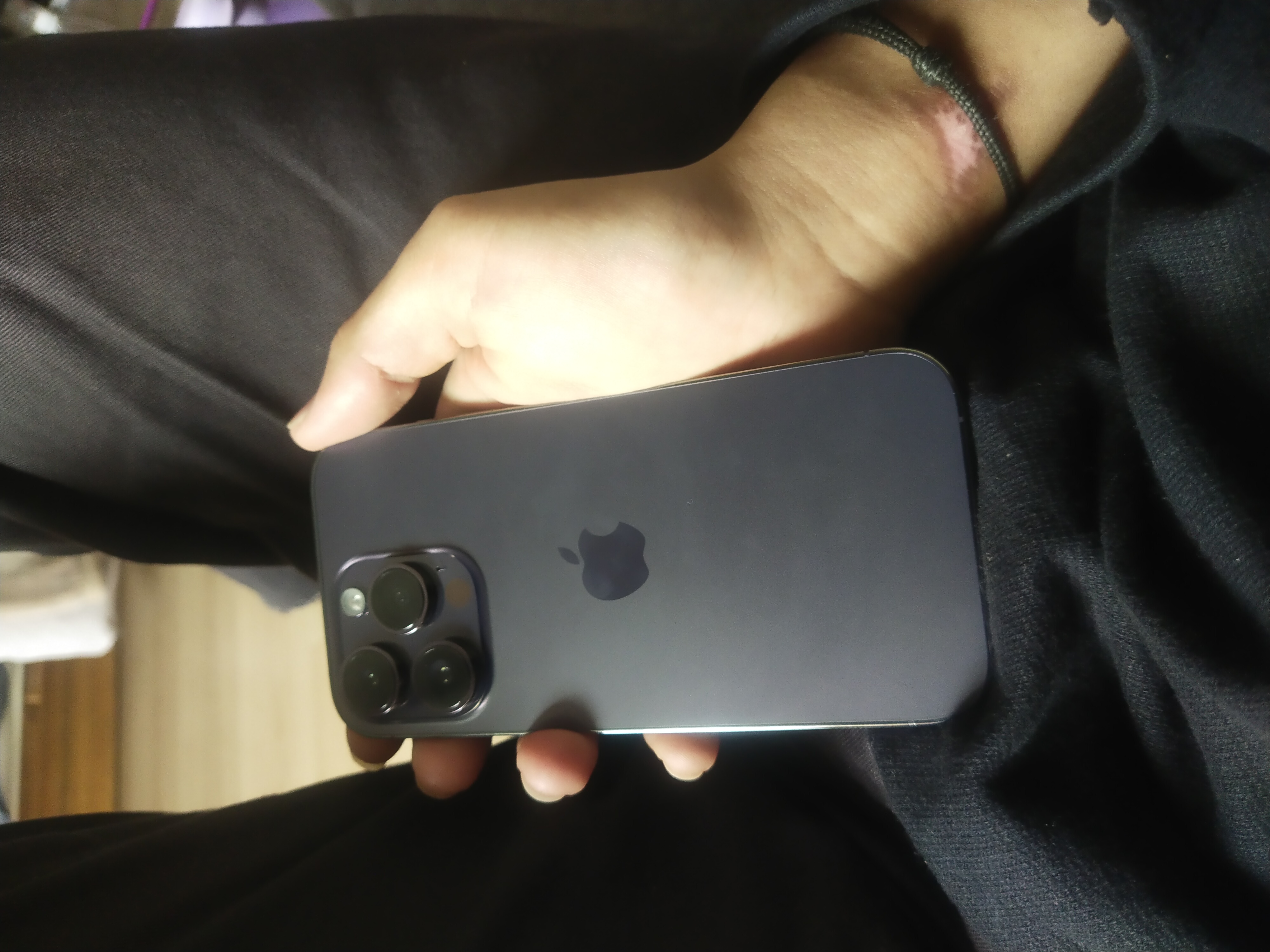 iPhone14 Pro ゴールド 本体 256GB 充電ケーブル付 Amazon | 【整備済み品】 Apple iPhone 14 Pro 256GB ゴールド SIM