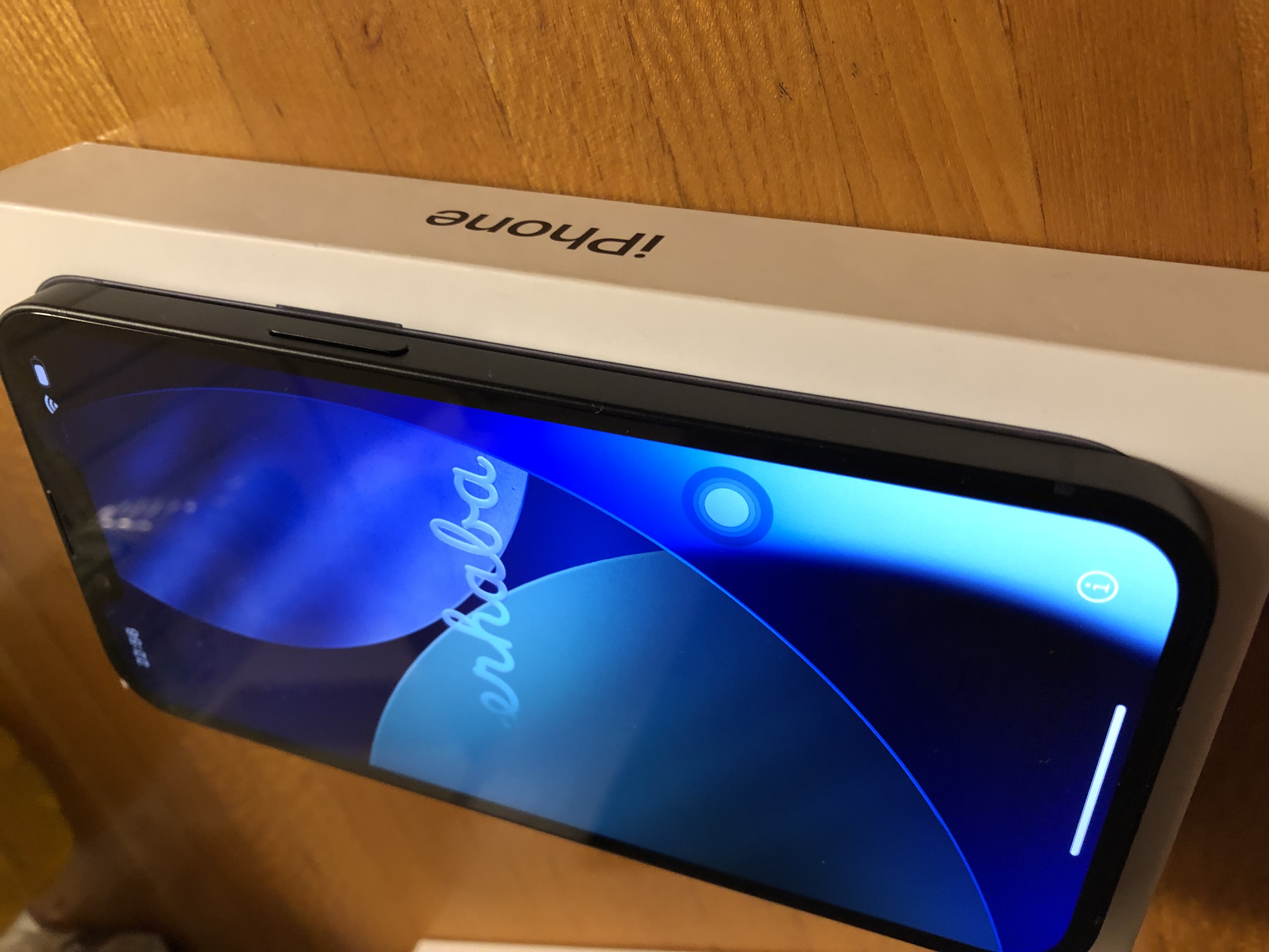 iPhone 16e リファービッシュ品 | Back Market