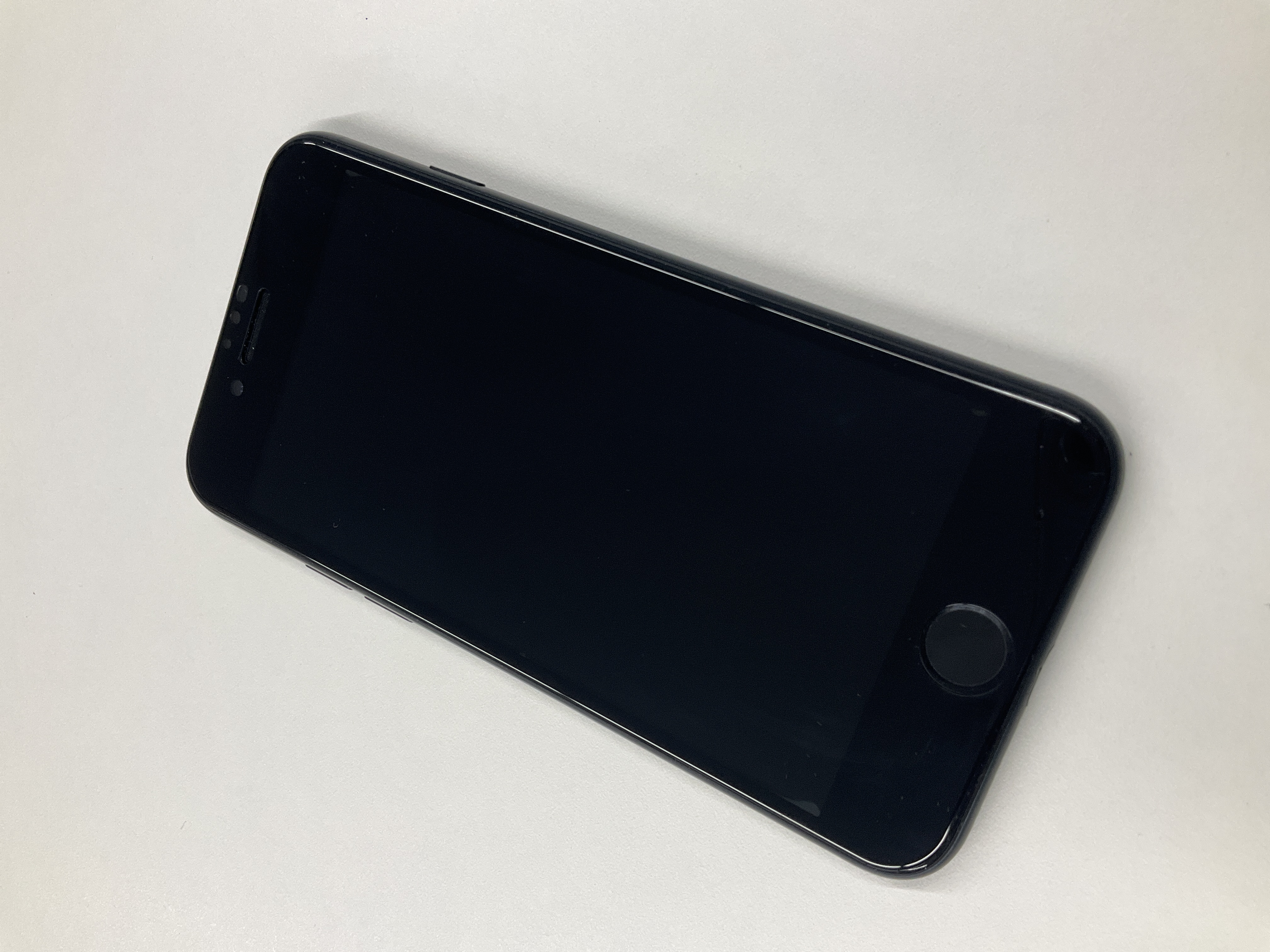 iPhone SE (2022) リファービッシュ品 | Back Market